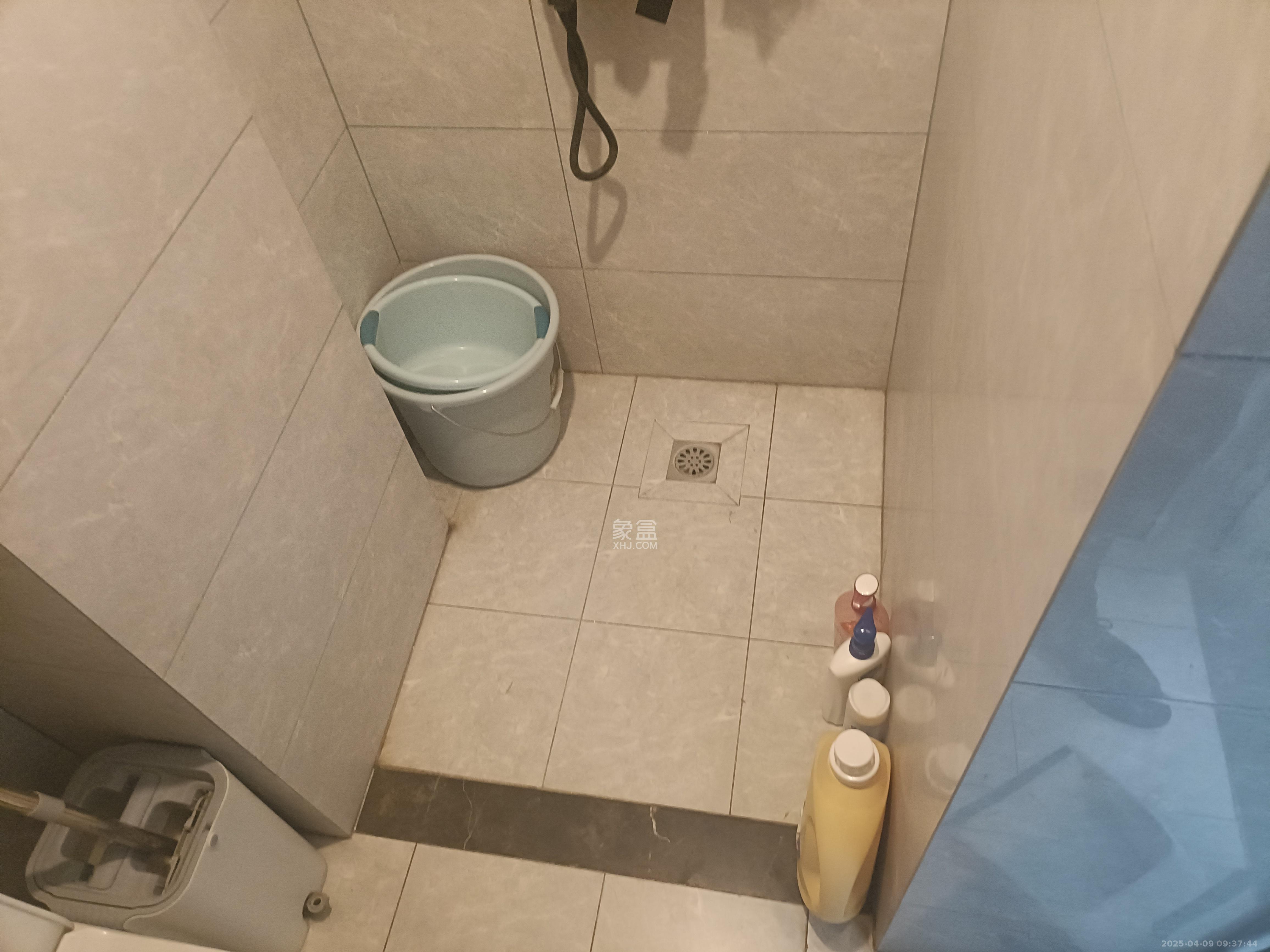 好莱城(弘德西街)  1室1厅1卫    1300.0元/月 好莱城(弘德西街)  1室1厅1卫    1300.0元/月室内图