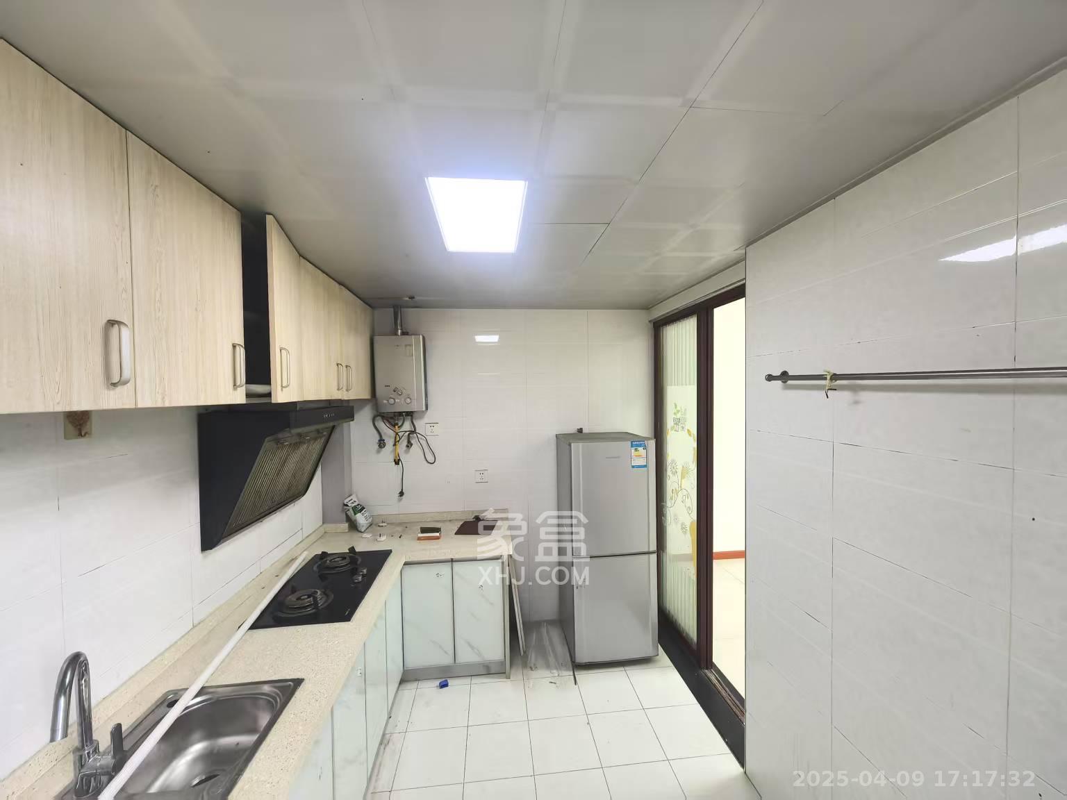 华润凤凰城三期  5室2厅2卫    2000.0元/月 华润凤凰城三期  5室2厅2卫    2000.0元/月