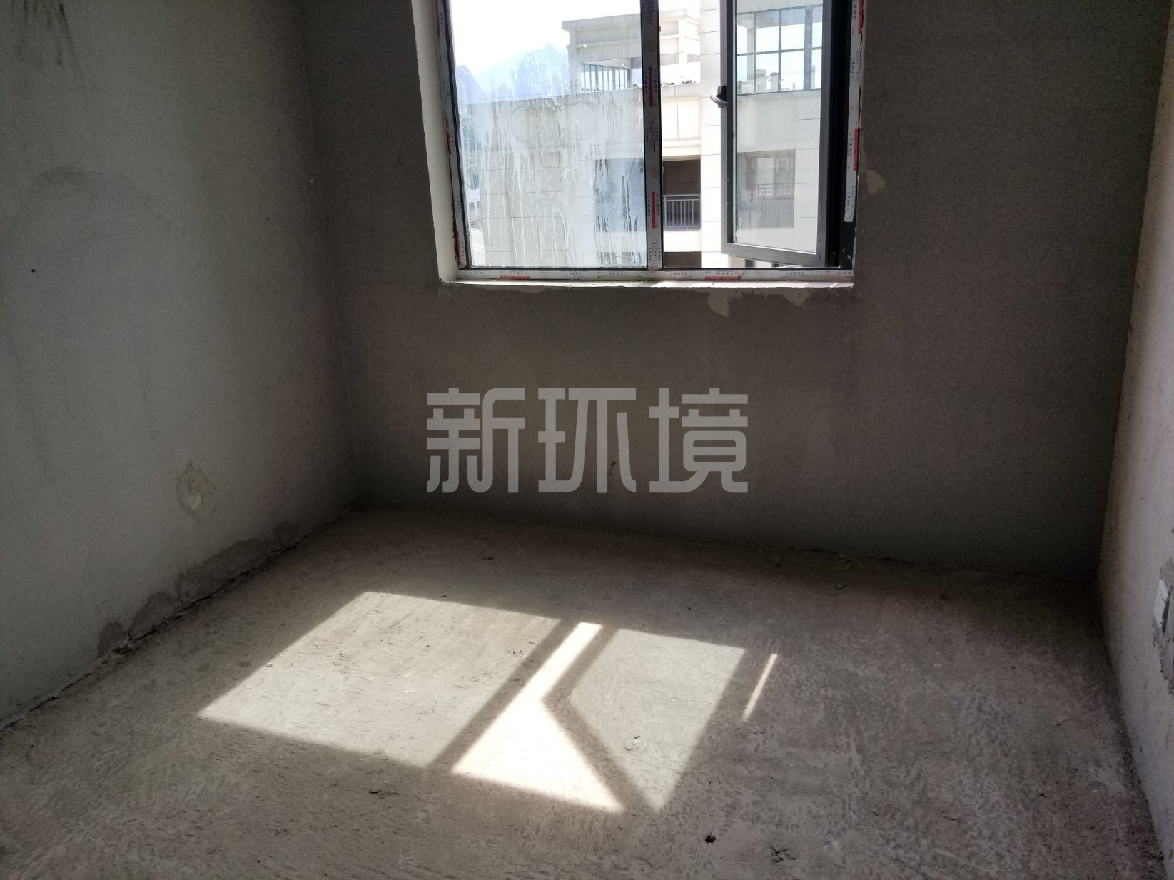 高盛国际  4室2厅2卫   72.80万客厅