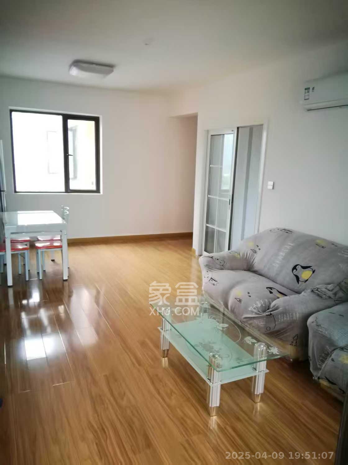 卓越蔚蓝海岸三期  3室2厅1卫   2500.00元/月室内图