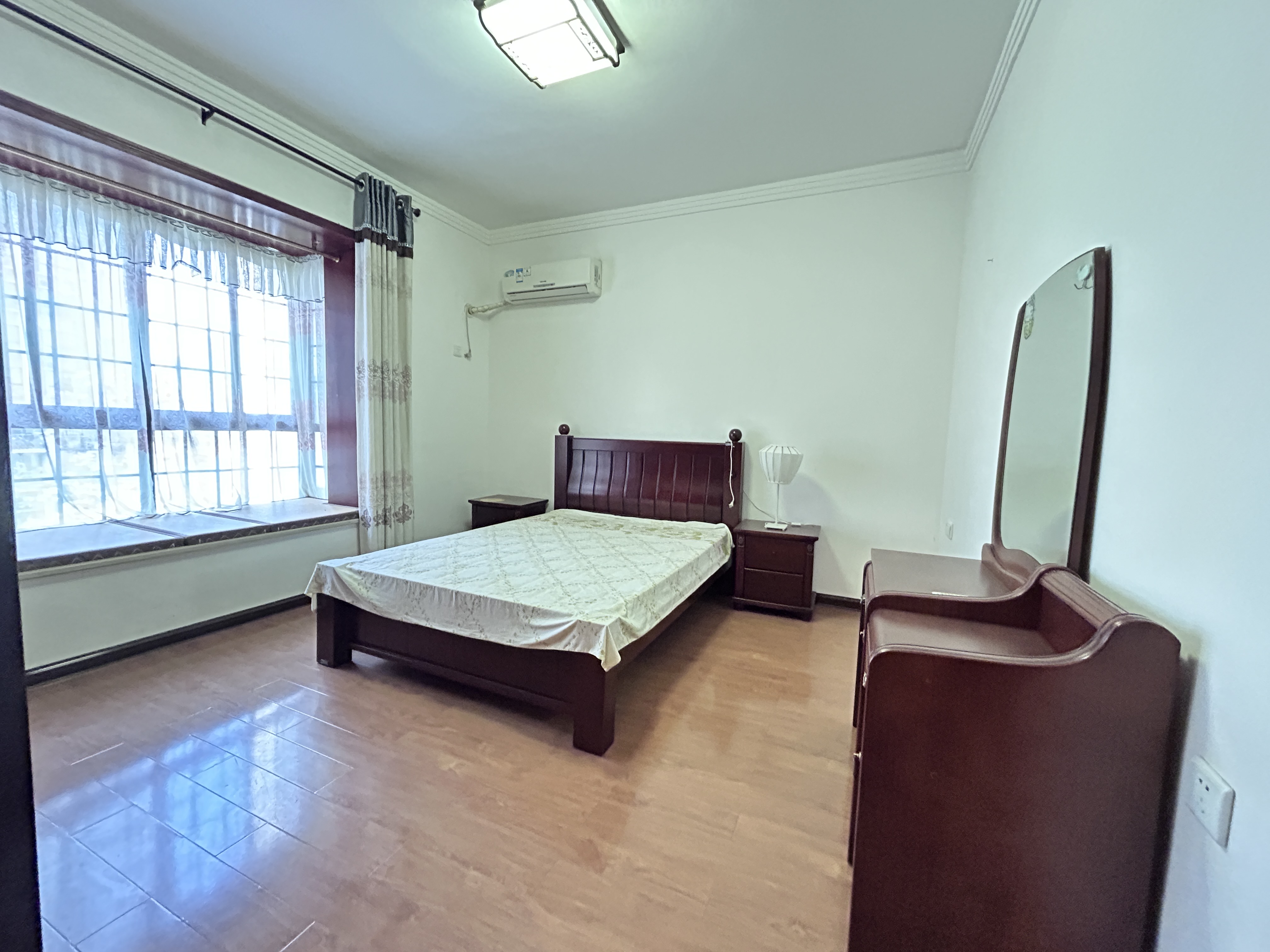 逸臣桃源 3室2厅2卫 68.0万 逸臣桃源 3室2厅2卫 68.0万客厅