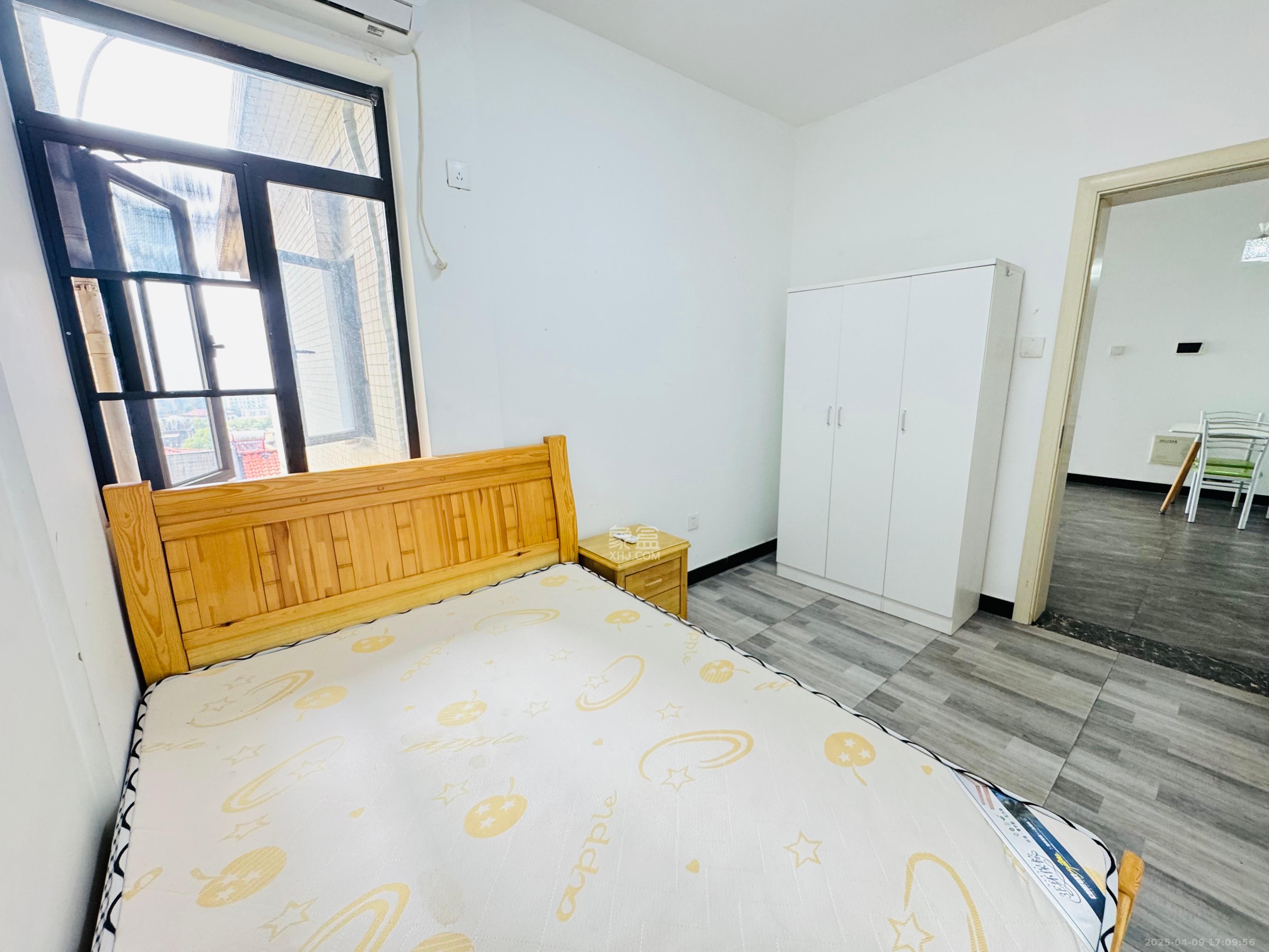芙蓉别墅山庄（嘉湘华庭）  3室2厅2卫    2700.0元/月室内图