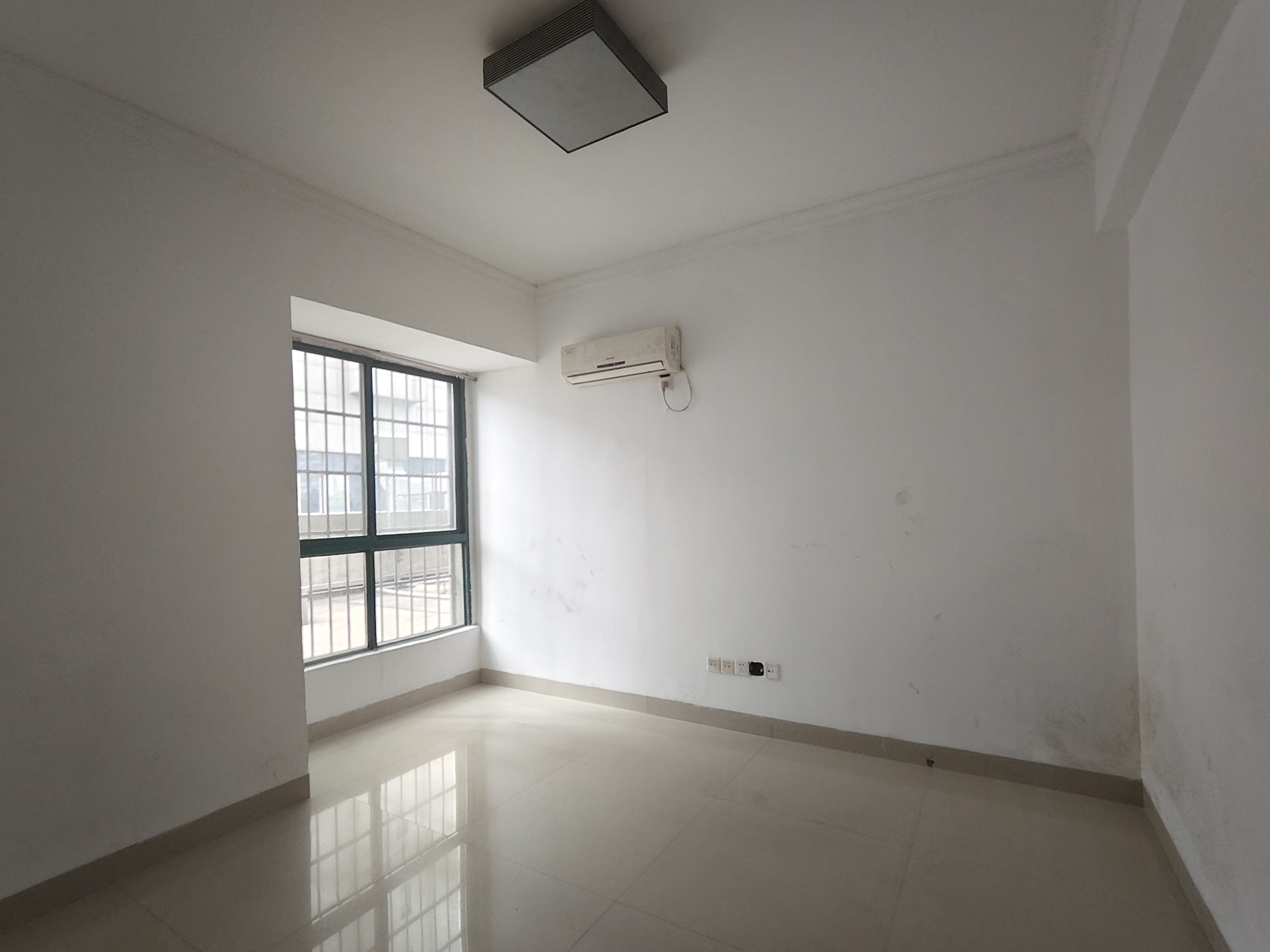 顺枫苑 1室2厅2卫 5800.0元/月 顺枫苑 1室2厅2卫 5800.0元/月室内图