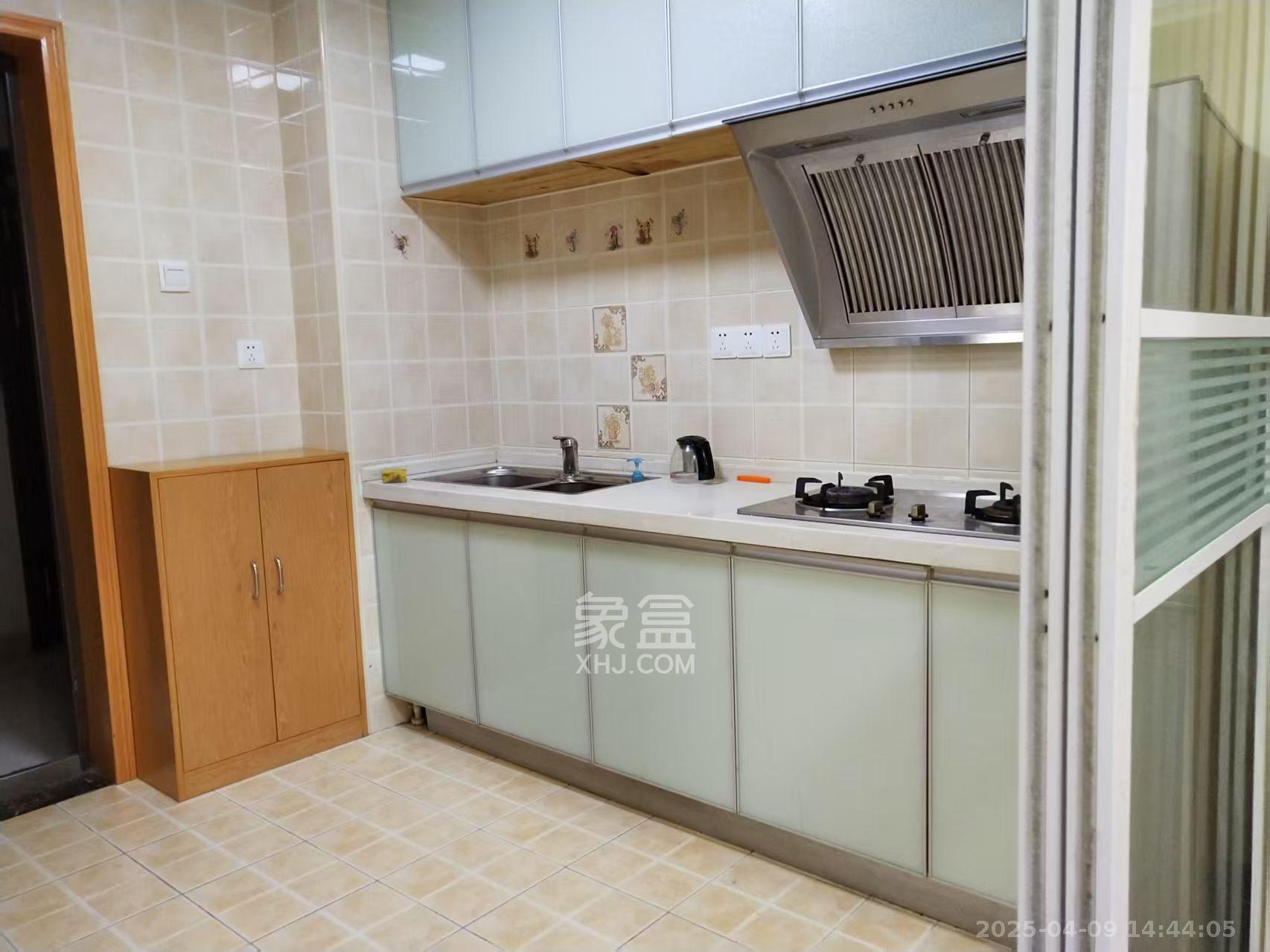 阳光100三期  1室1厅1卫   1700.00元/月室内图