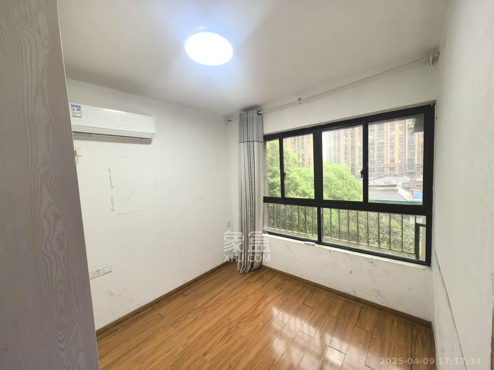 华润凤凰城三期 5室2厅2卫 2000.0元/月 华润凤凰城三期 5室2厅2卫 2000.0元/月室内图