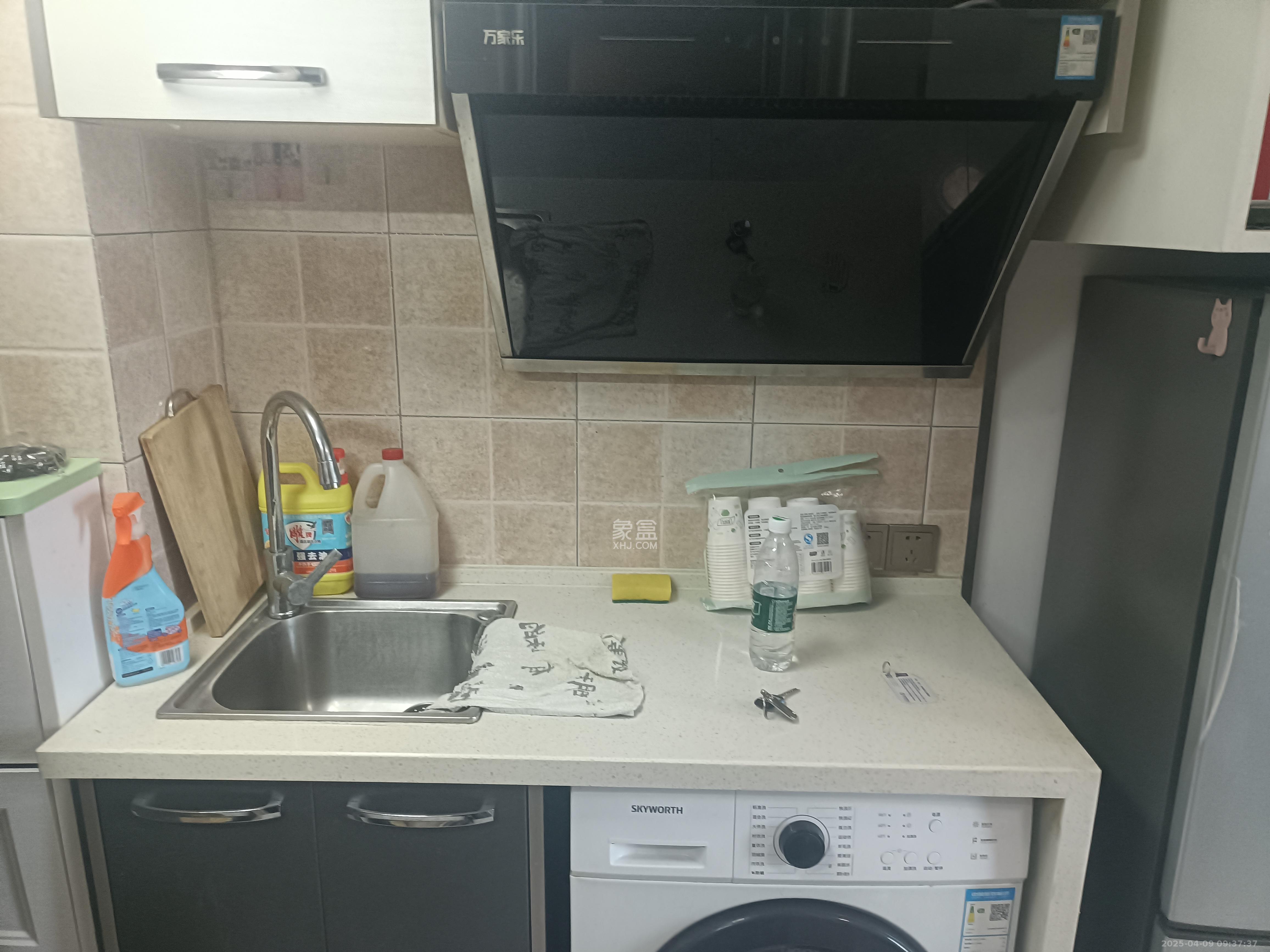 好莱城(弘德西街)  1室1厅1卫    1300.0元/月 好莱城(弘德西街)  1室1厅1卫    1300.0元/月室内图