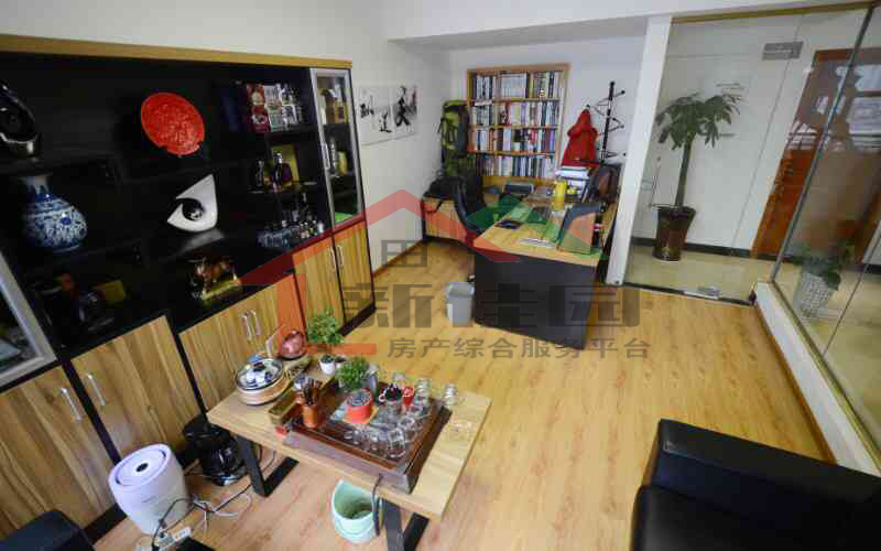 华天城小区  3室2厅2卫   75.00万客厅