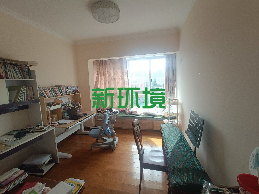 中天鹭鸶湾一期  4室2厅2卫   100.00万客厅