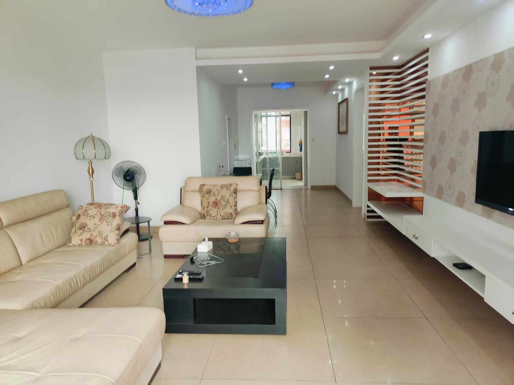 泉塘湾一期 4室2厅2卫 72.0万 泉塘湾一期 4室2厅2卫 72.0万室内图