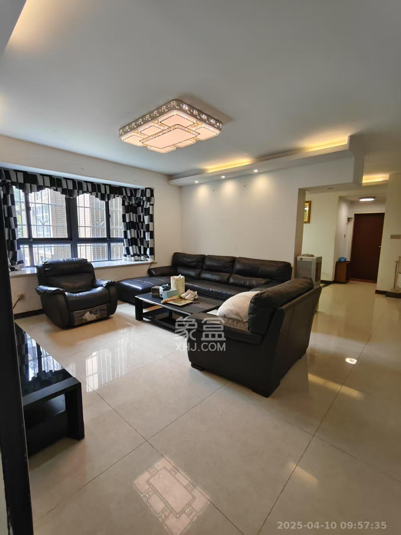 山水嘉园 4室2厅2卫 2500.0元/月 山水嘉园 4室2厅2卫 2500.0元/月室内图