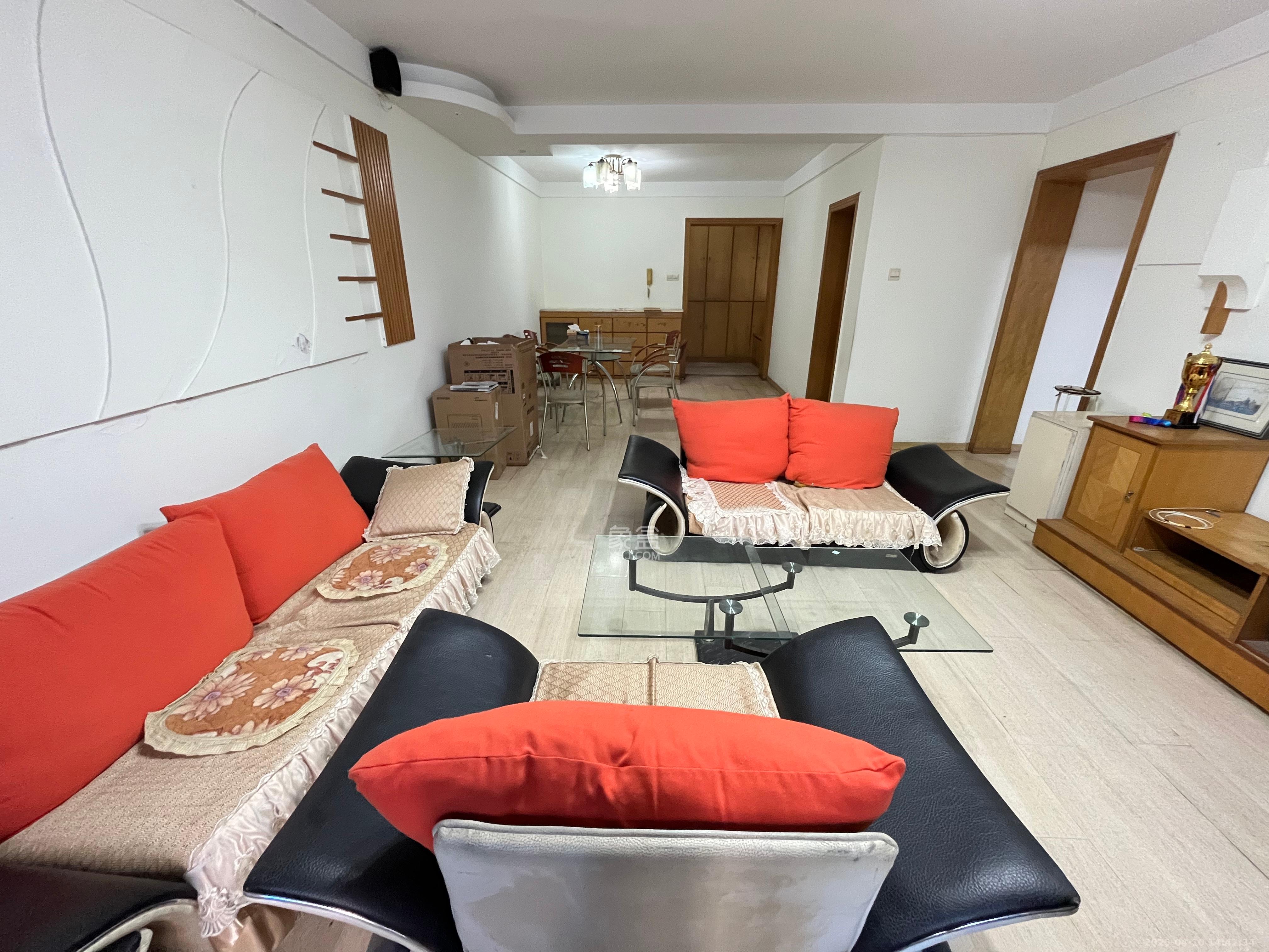 鸿园小区 3室2厅1卫 2300.0元/月 鸿园小区 3室2厅1卫 2300.0元/月室内图