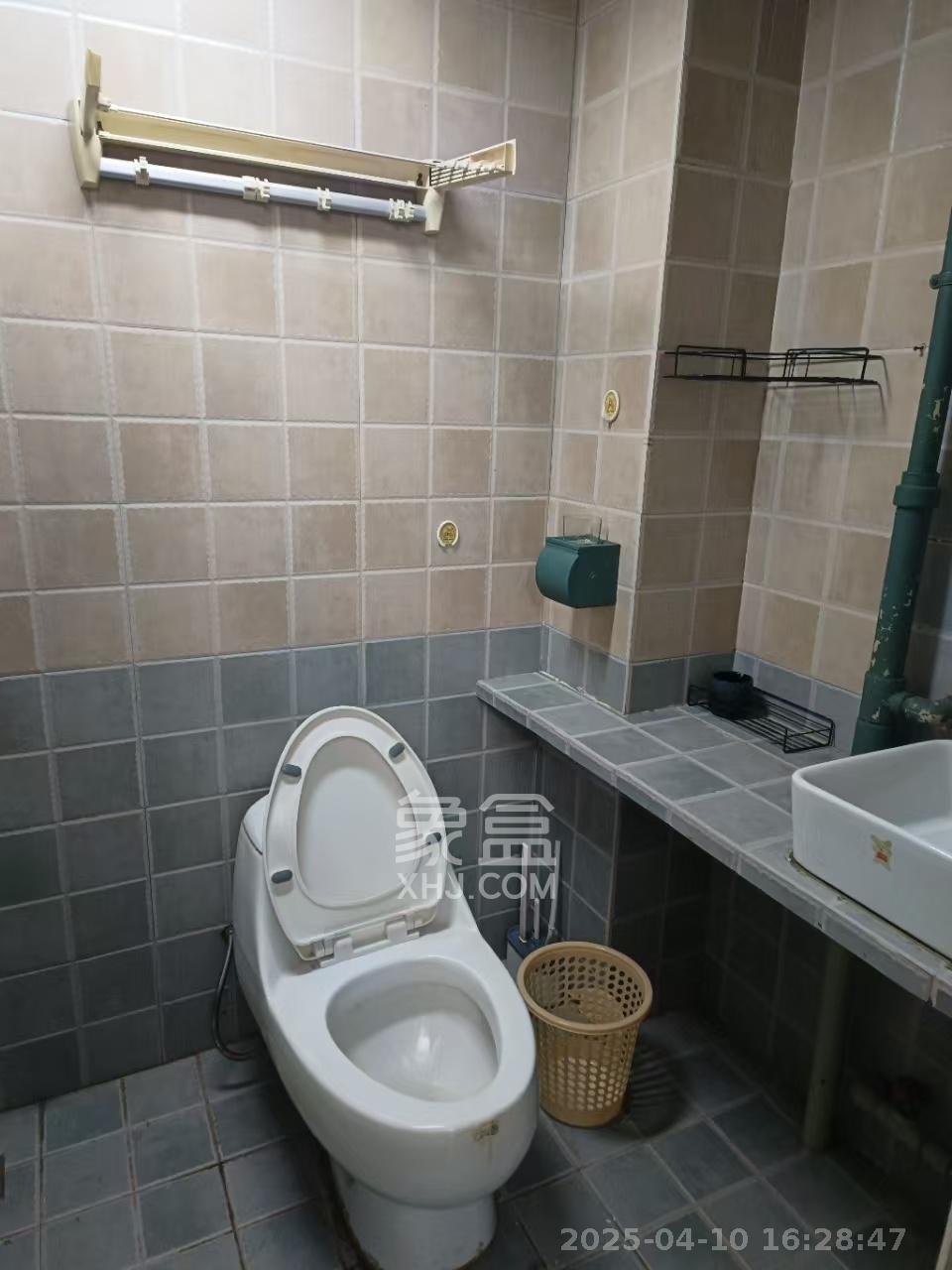 枫华府第  1室1厅1卫   1200.00元/月室内图