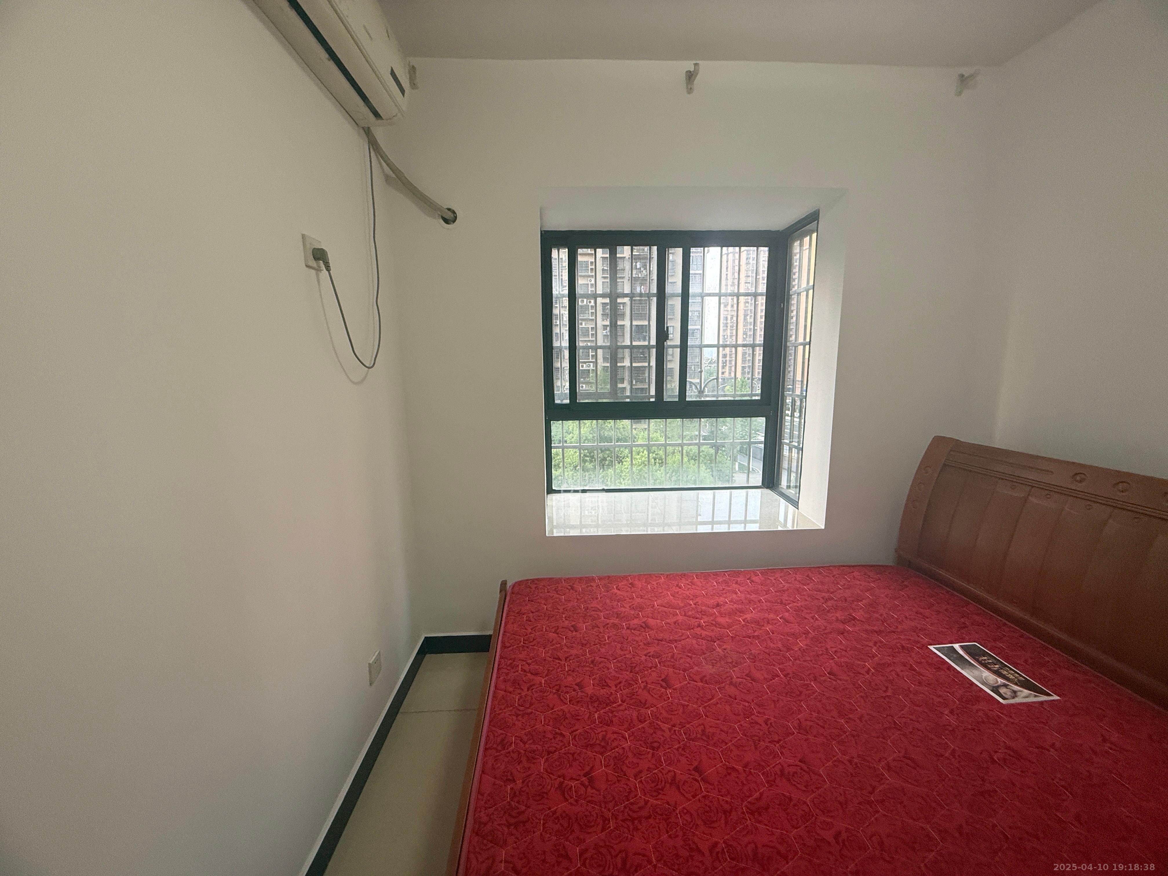 岳华嘉园 3室2厅2卫 2200.0元/月 岳华嘉园 3室2厅2卫 2200.0元/月室内图