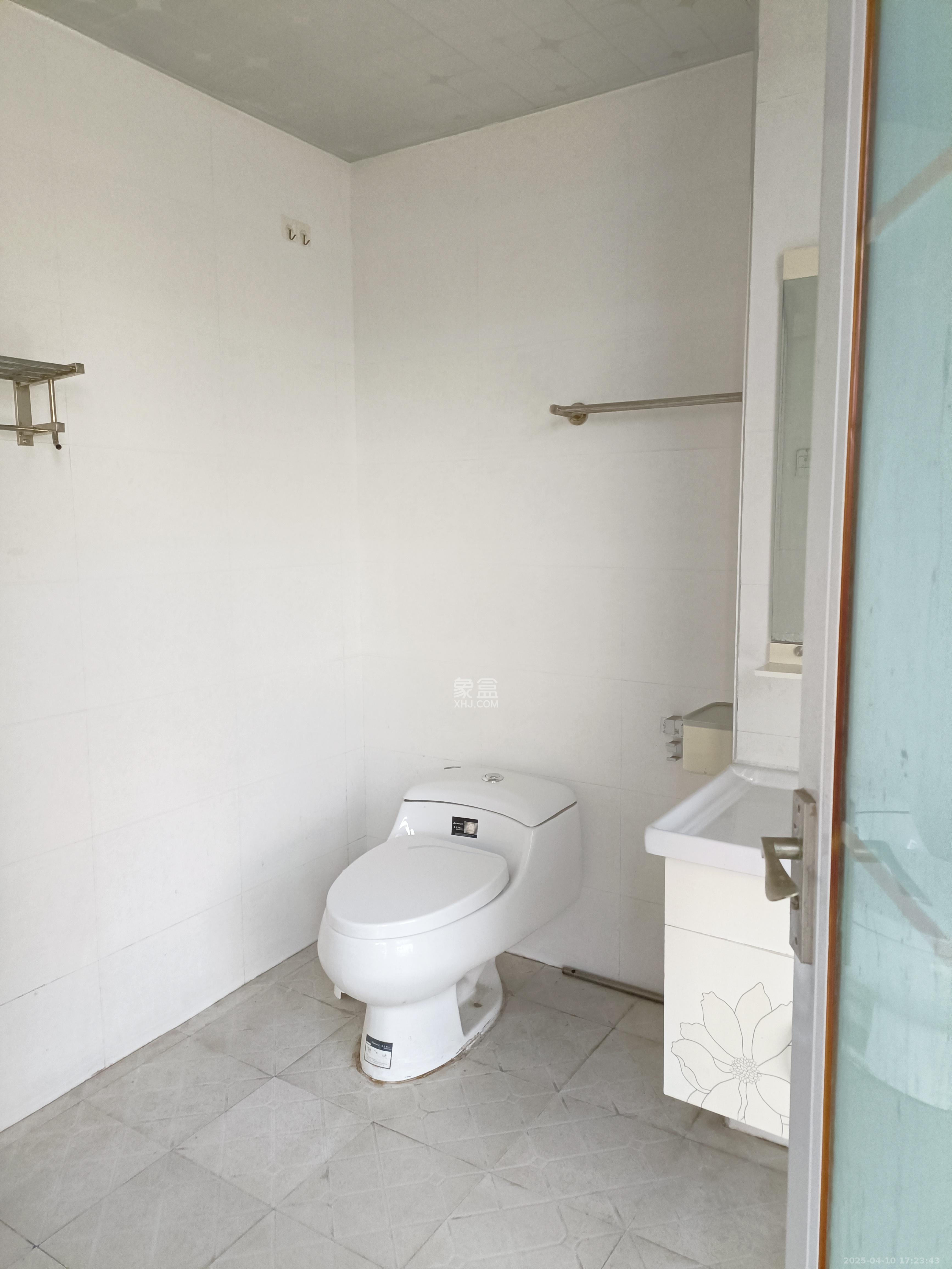 绿城桂花城 3室2厅1卫 2600.0元/月 绿城桂花城 3室2厅1卫 2600.0元/月室内图