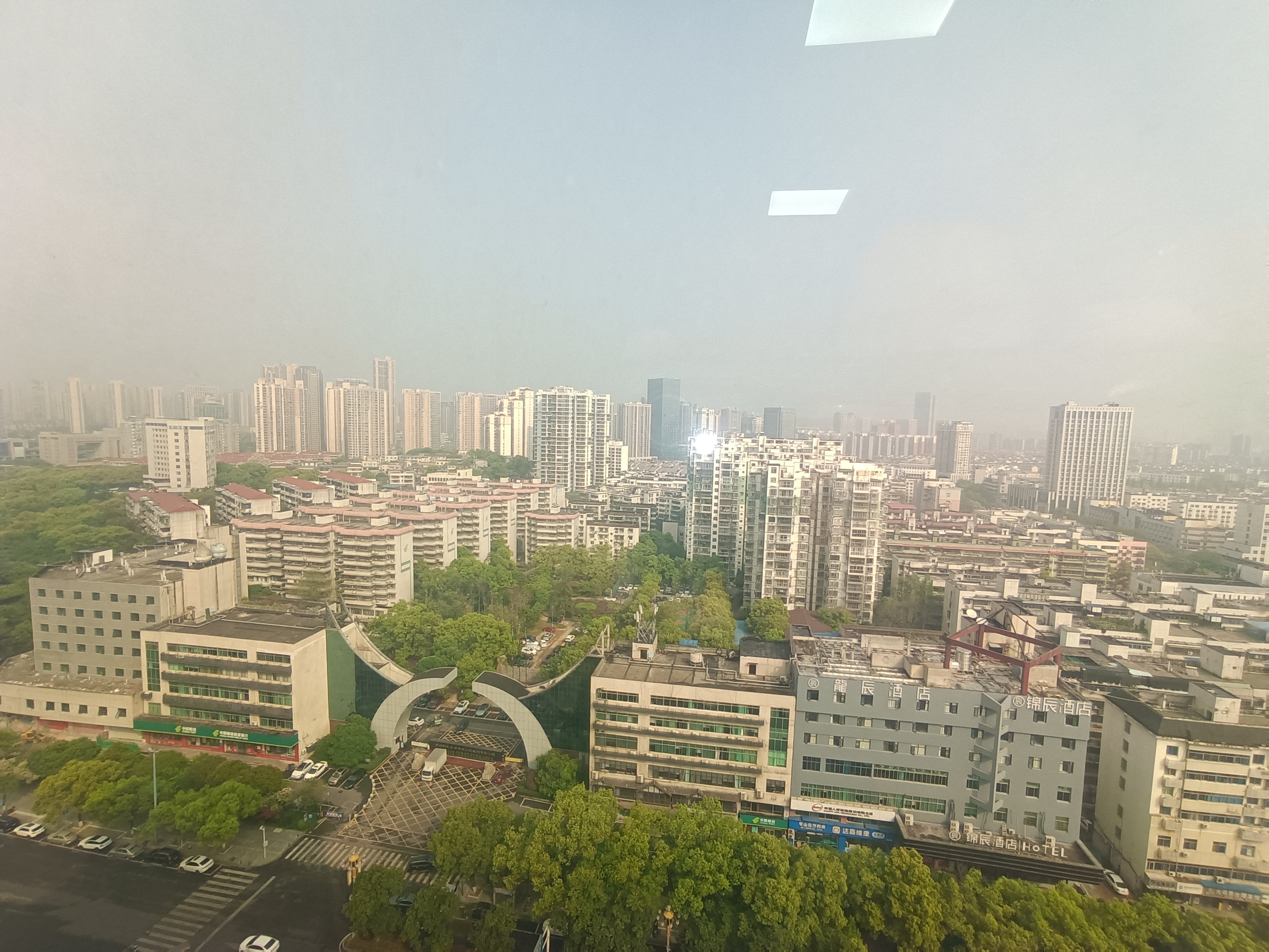 金茂尚都天台路123号 1室1厅1卫 16.8万 金茂尚都天台路123号 1室1厅1卫 16.8万室内图