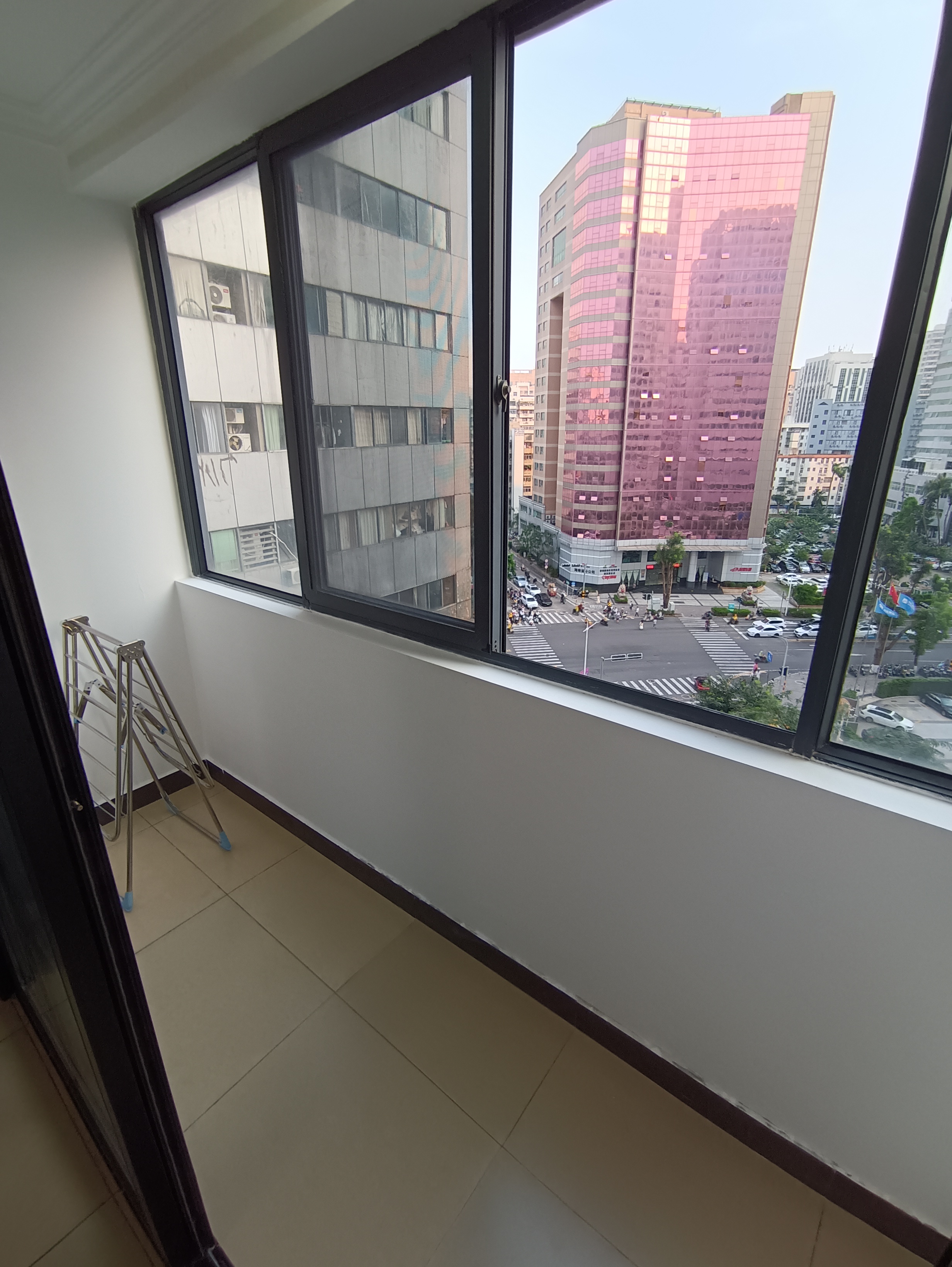 帝国大厦 1室1厅1卫 53.0万 帝国大厦 1室1厅1卫 53.0万客厅