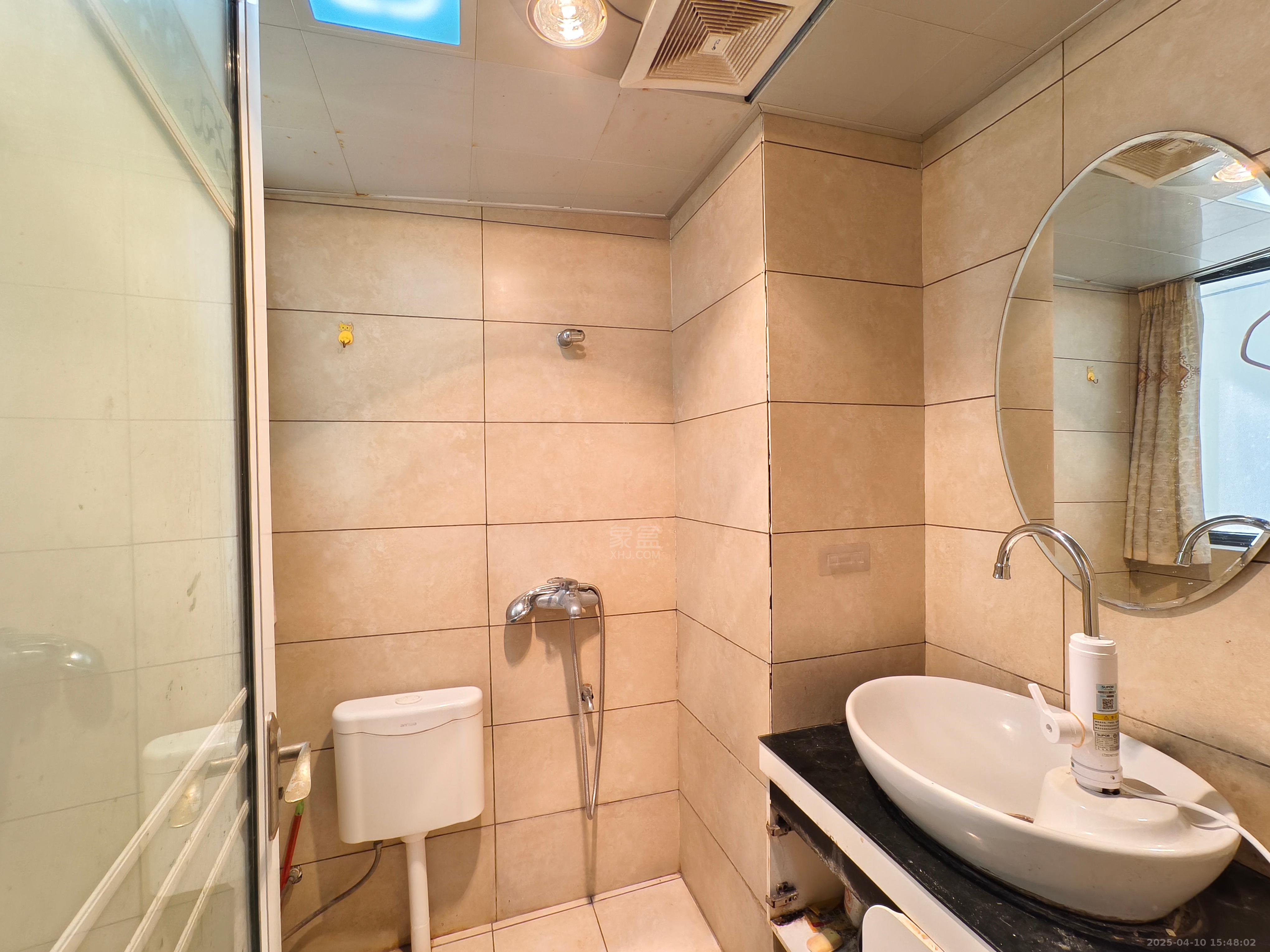 华晨御园 1室1厅1卫 1500.0元/月 华晨御园 1室1厅1卫 1500.0元/月室内图