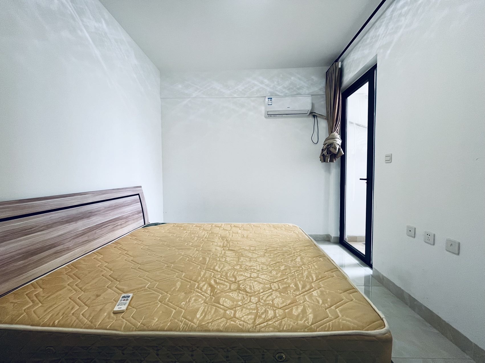 远大购物广场 1室2厅1卫 110.0万 远大购物广场 1室2厅1卫 110.0万客厅