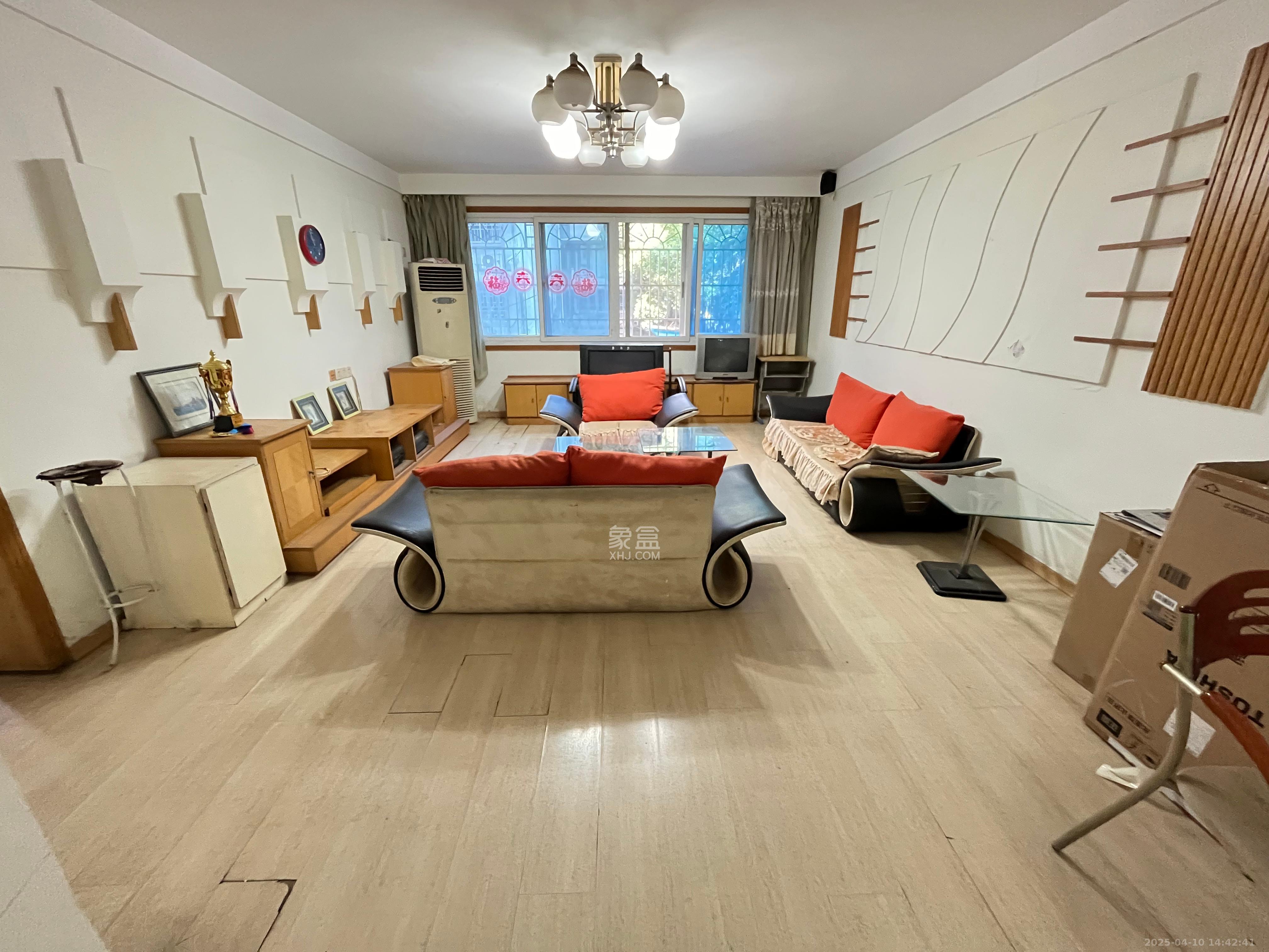 鸿园小区 3室2厅1卫 2300.0元/月 鸿园小区 3室2厅1卫 2300.0元/月室内图