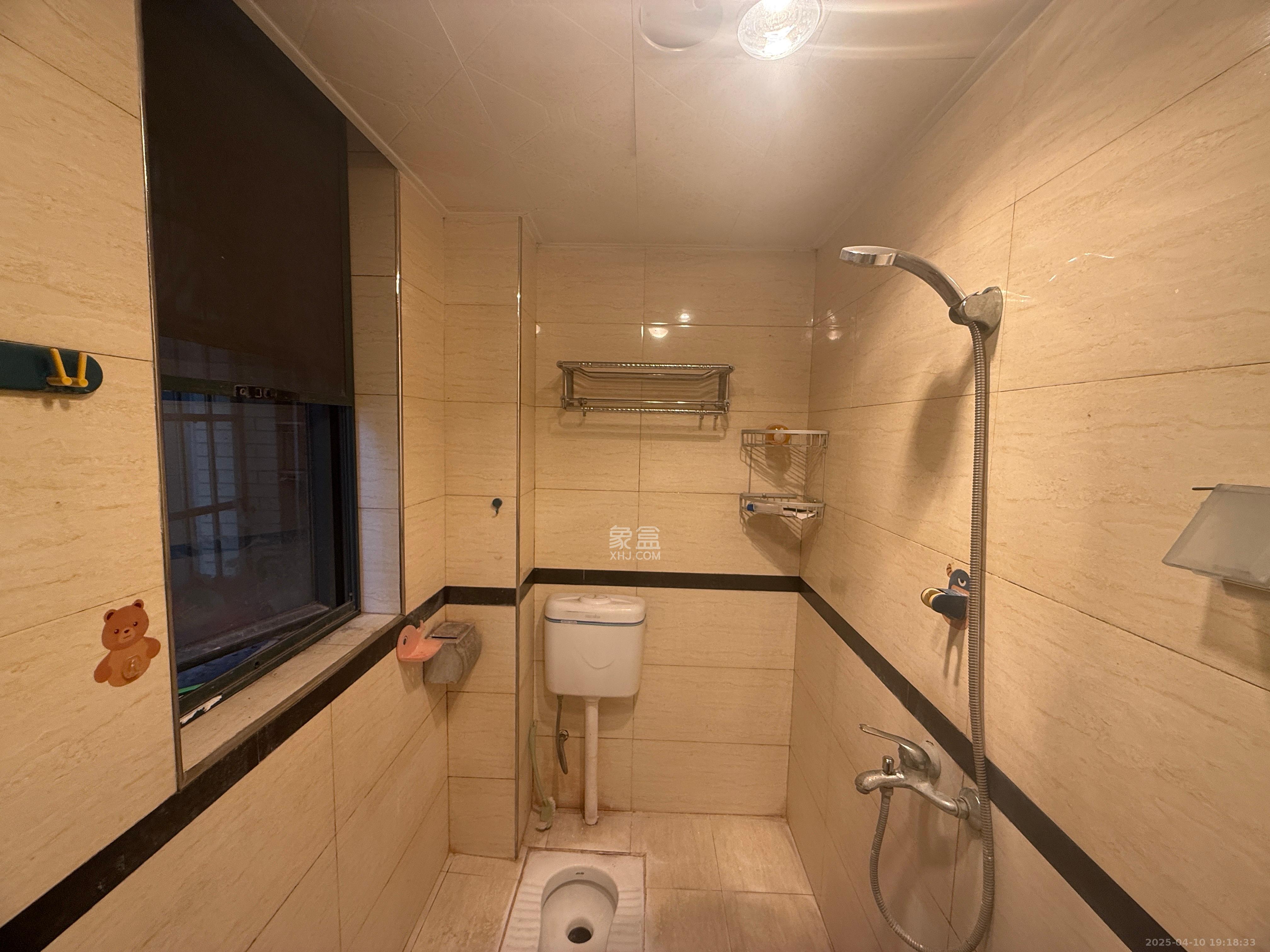 岳华嘉园 3室2厅2卫 2200.0元/月 岳华嘉园 3室2厅2卫 2200.0元/月室内图