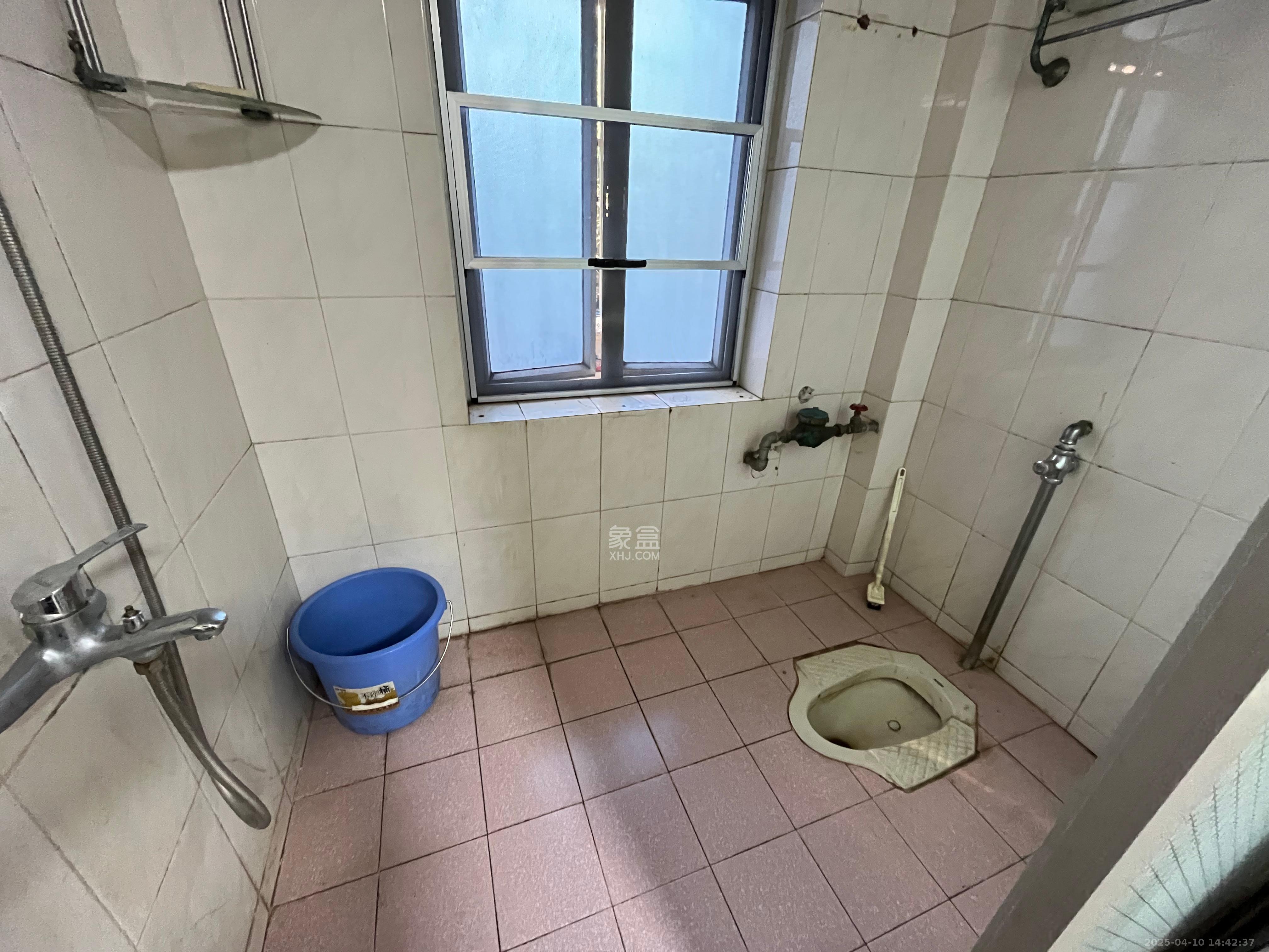 鸿园小区 3室2厅1卫 2300.0元/月 鸿园小区 3室2厅1卫 2300.0元/月室内图