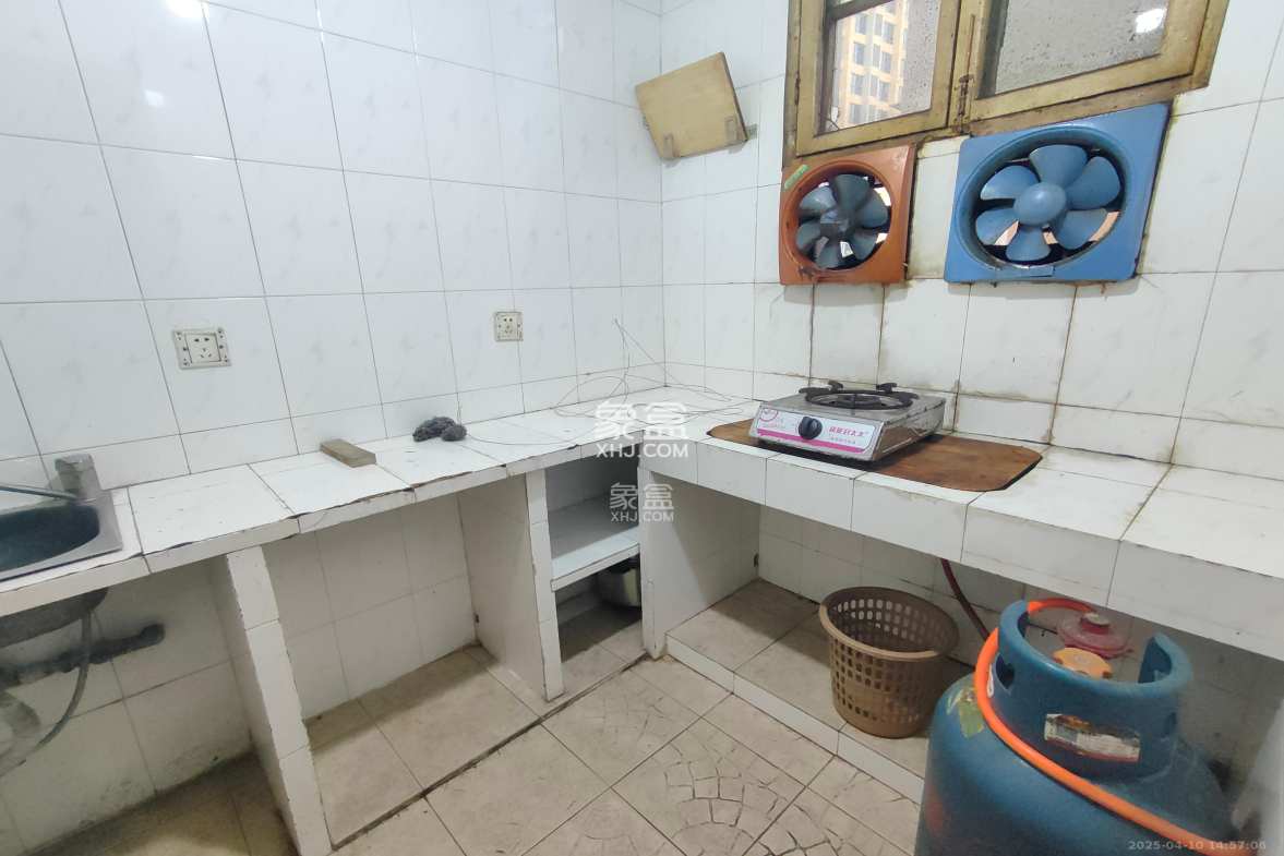 电位器厂宿舍 1室1厅1卫 800.0元/月 电位器厂宿舍 1室1厅1卫 800.0元/月室内图