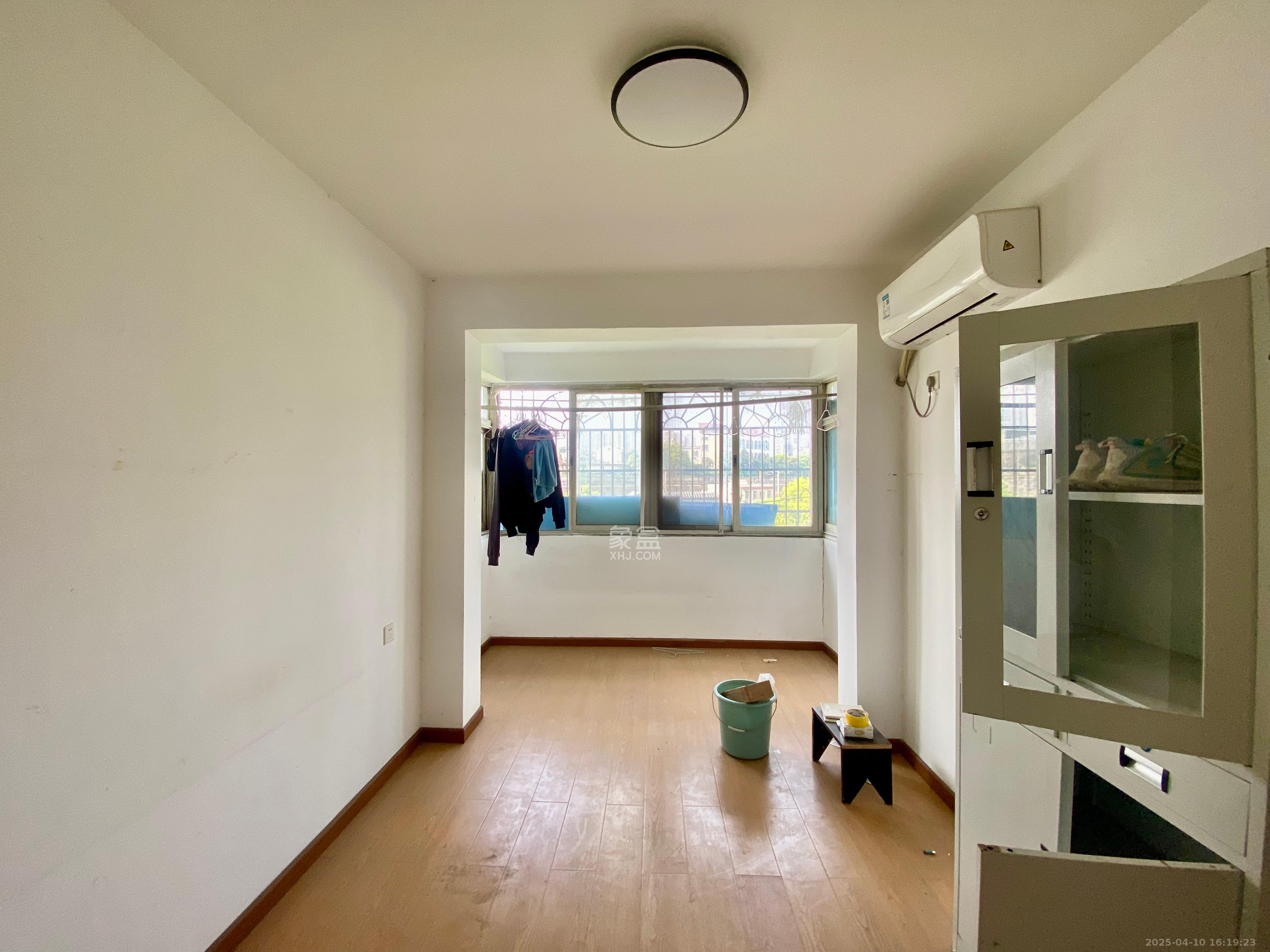 新天小区 3室2厅2卫 1600.0元/月 新天小区 3室2厅2卫 1600.0元/月室内图