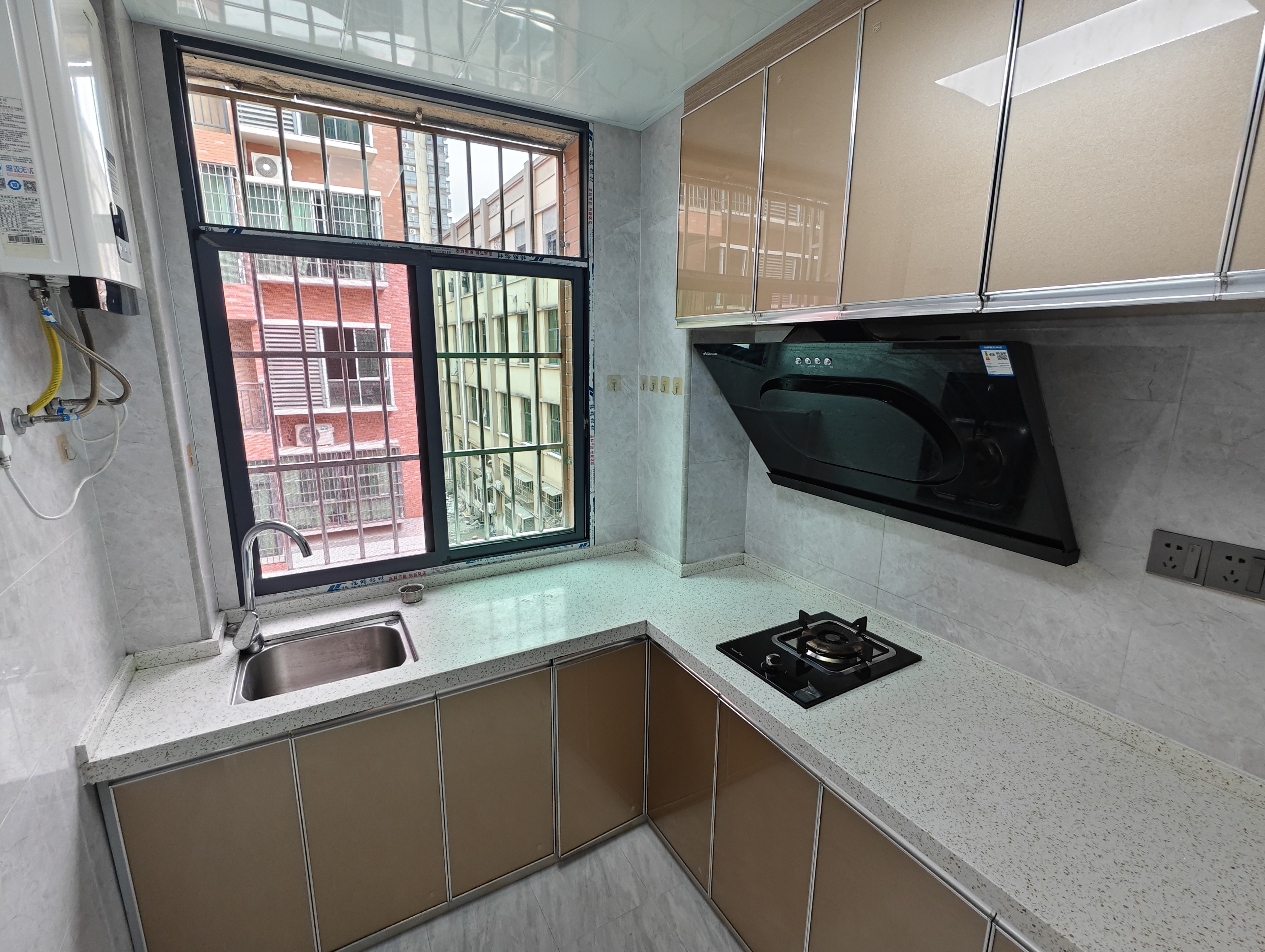 立新长湖安置区(水映豪廷安置房) 2室1厅1卫 1300.0元/月 立新长湖安置区(水映豪廷安置房) 2室1厅1卫 1300.0元/月室内图