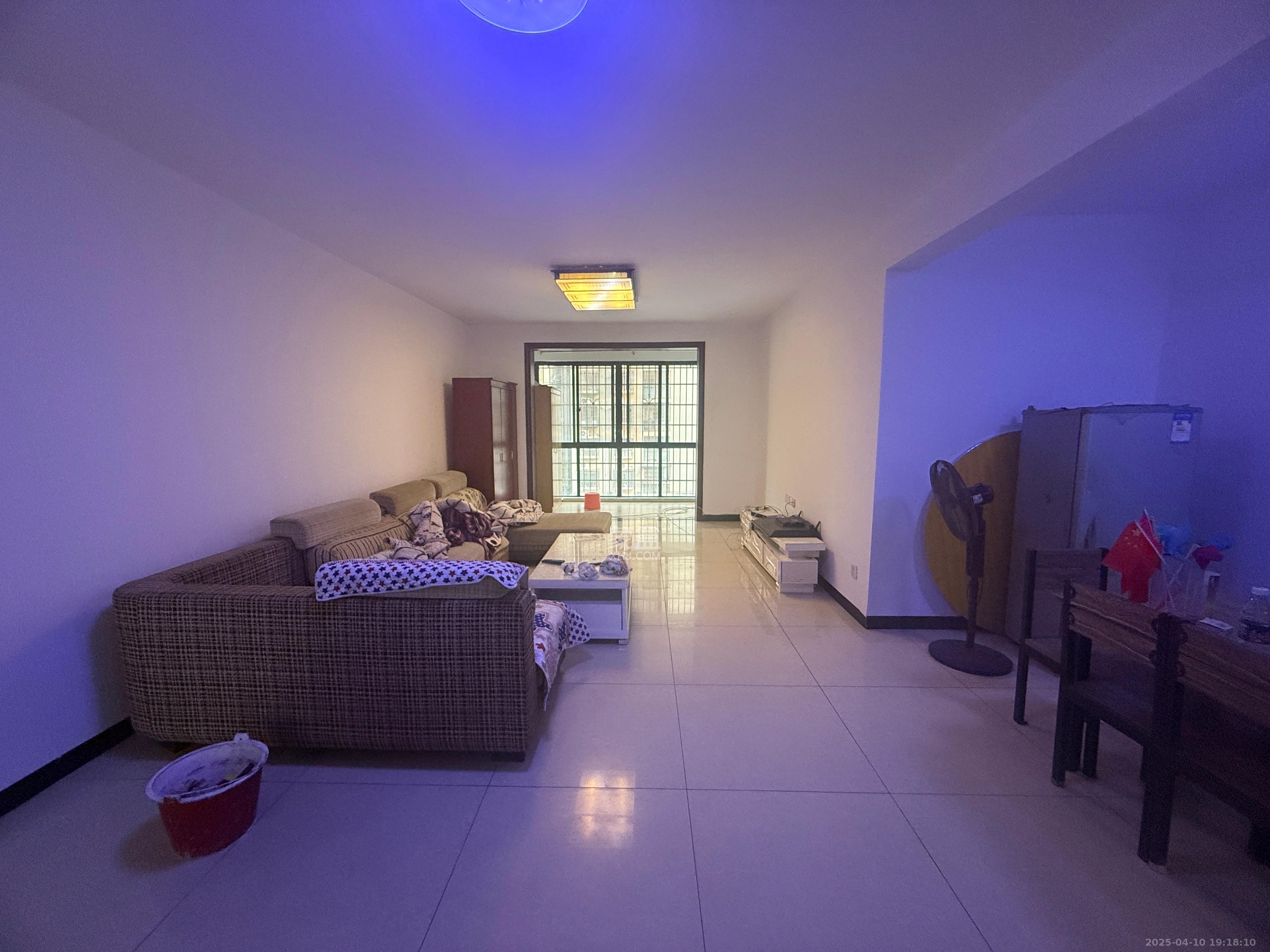 岳华嘉园 3室2厅2卫 2200.0元/月 岳华嘉园 3室2厅2卫 2200.0元/月室内图