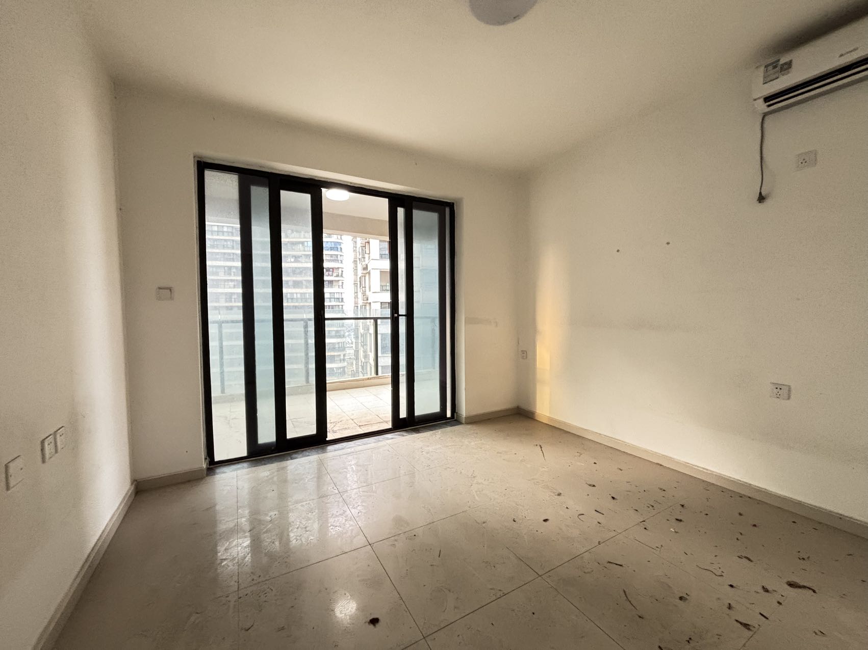 天地凤凰城 3室2厅2卫 150.0万 天地凤凰城 3室2厅2卫 150.0万室内图