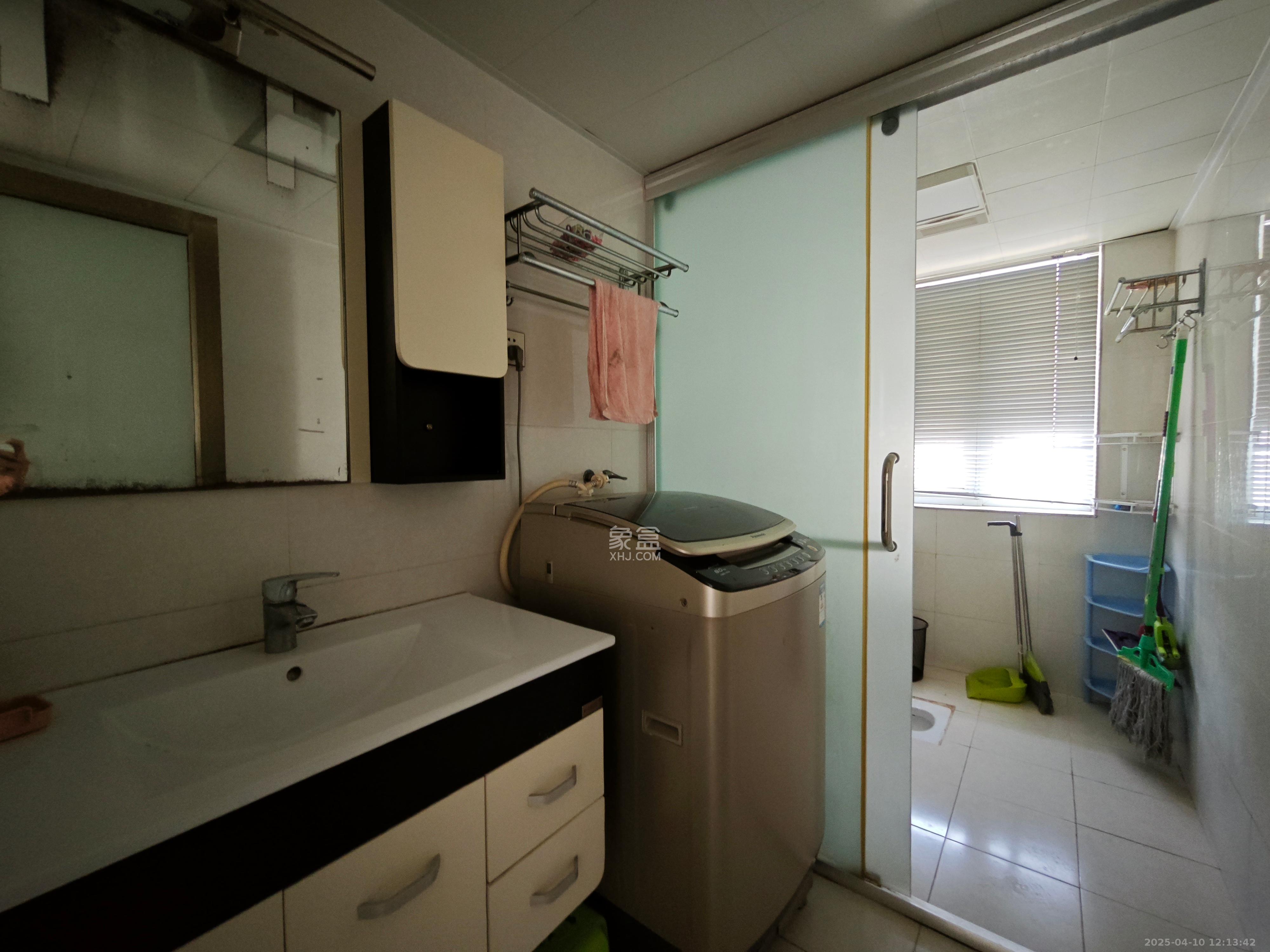 万国城(当代满庭春MOMA)一期 3室2厅2卫 2400.0元/月 万国城(当代满庭春MOMA)一期 3室2厅2卫 2400.0元/月室内图