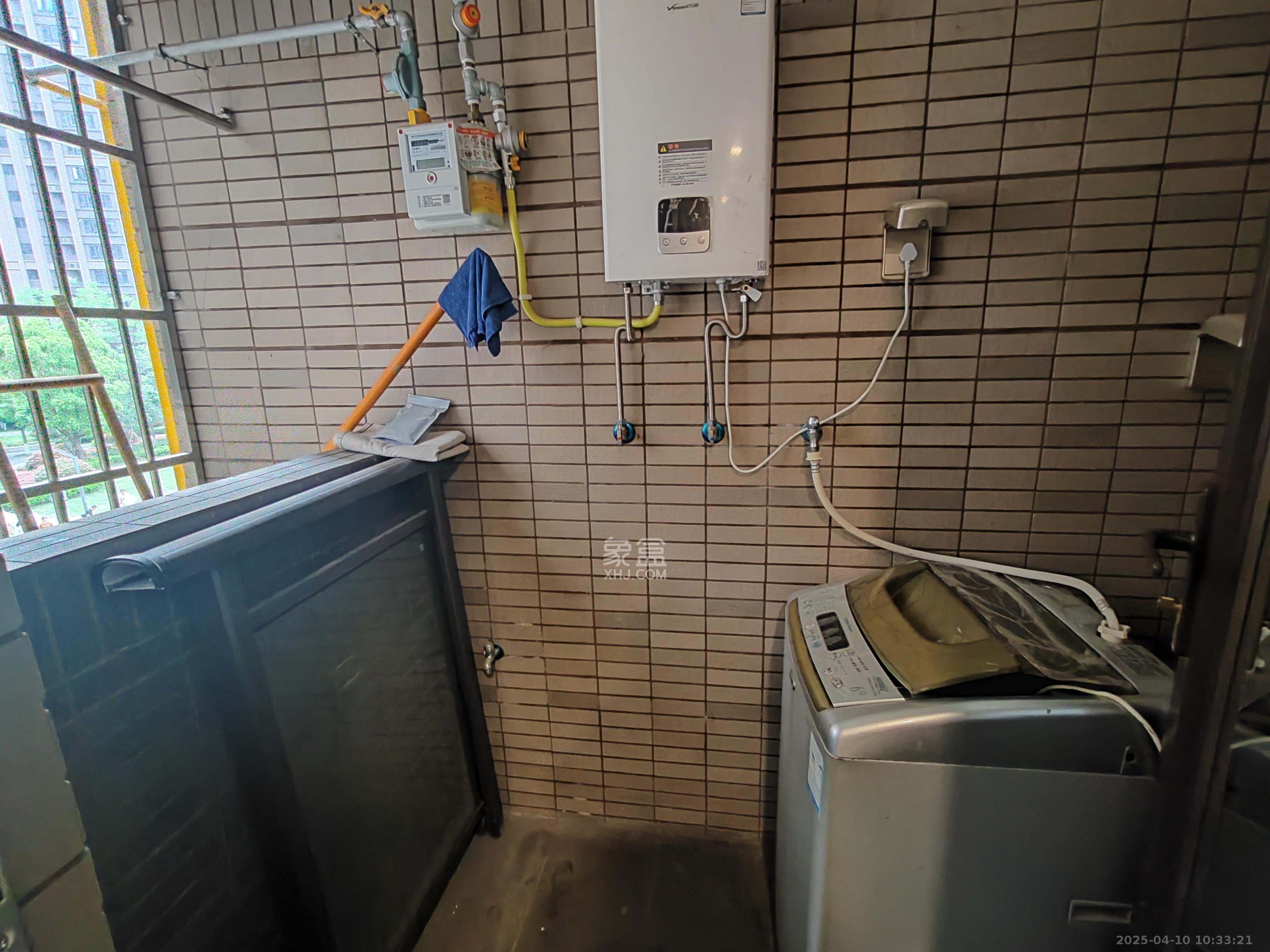 时代倾城四期  3室2厅1卫   2400.00元/月室内图