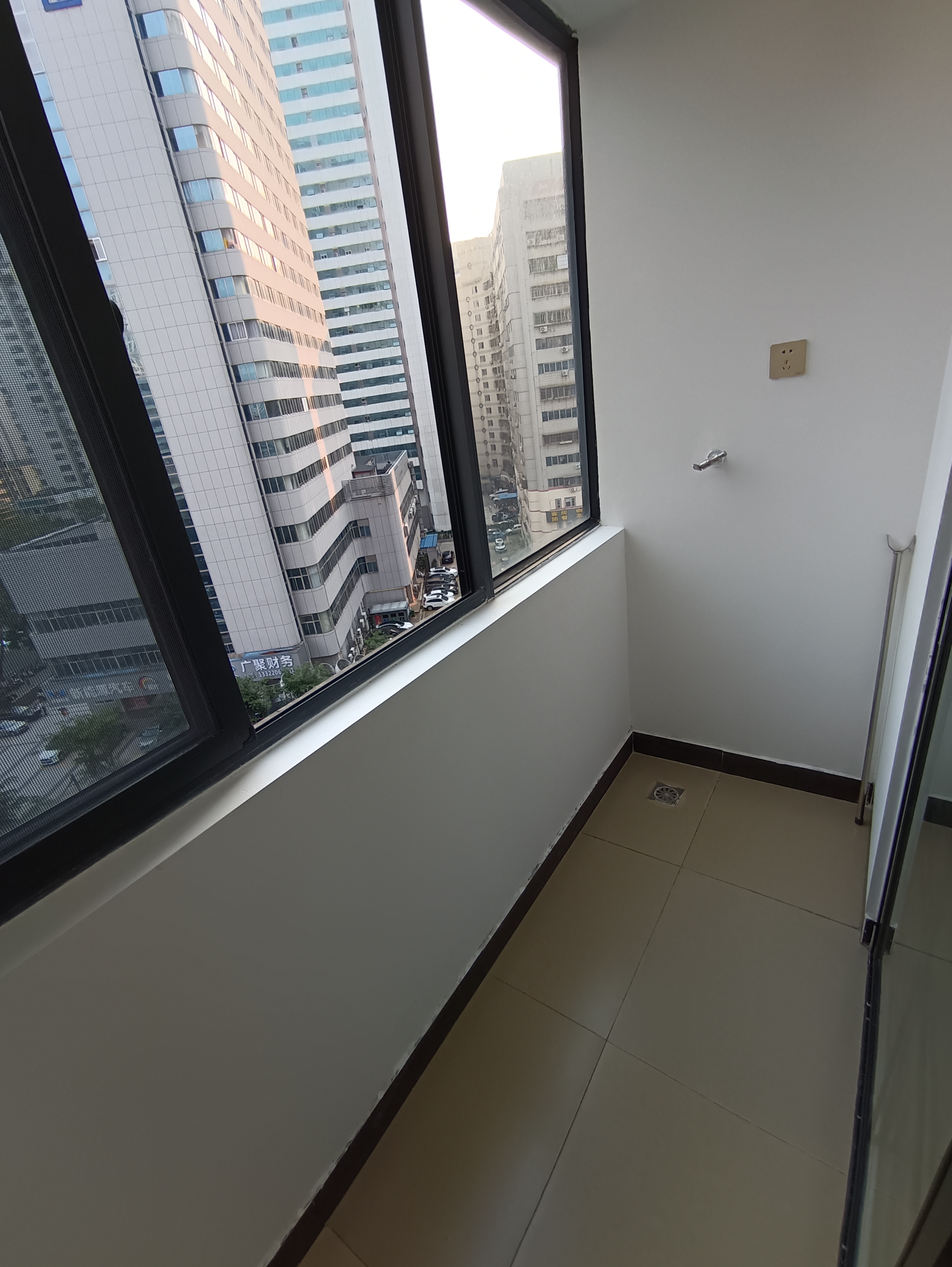 帝国大厦 1室1厅1卫 53.0万 帝国大厦 1室1厅1卫 53.0万客厅