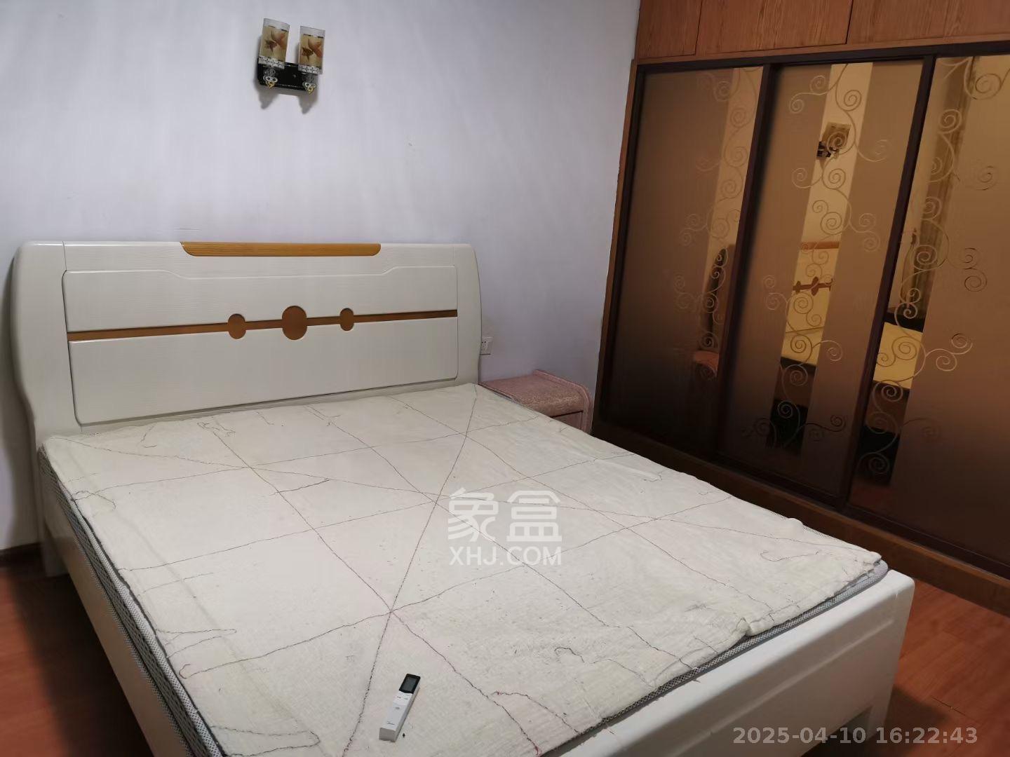 高岭路散盘  4室2厅2卫   1800.00元/月室内图