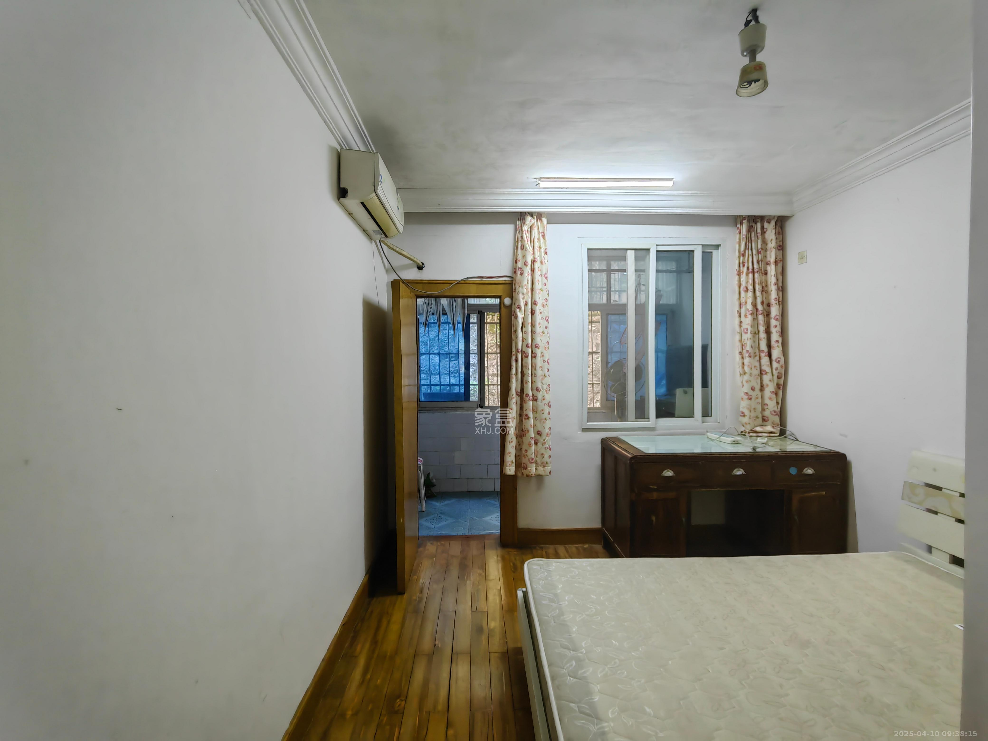 汽制宿舍 2室2厅1卫 1400.0元/月 汽制宿舍 2室2厅1卫 1400.0元/月室内图