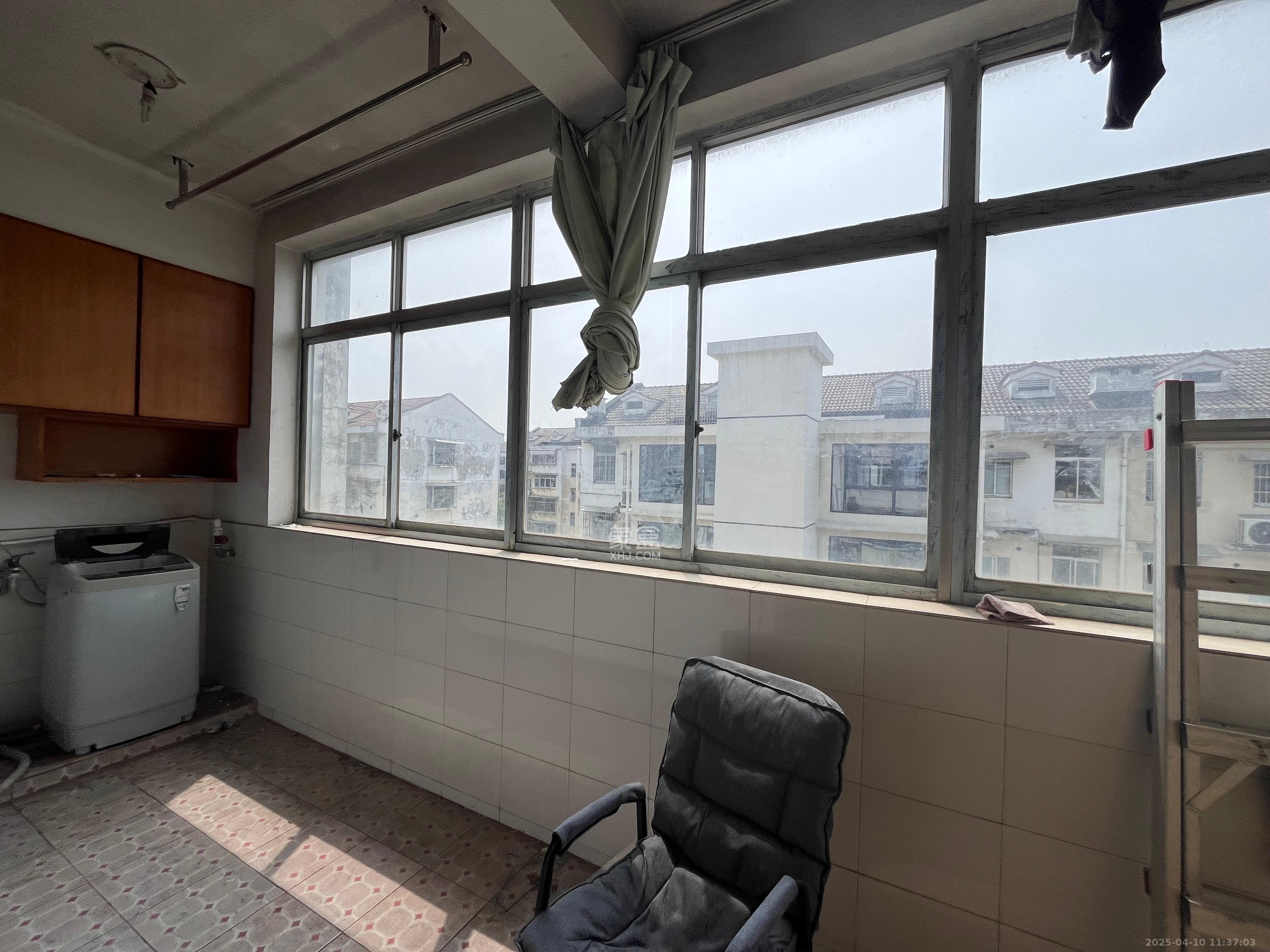 东湖小区安置房  3室2厅1卫    1700.0元/月 东湖小区安置房  3室2厅1卫    1700.0元/月