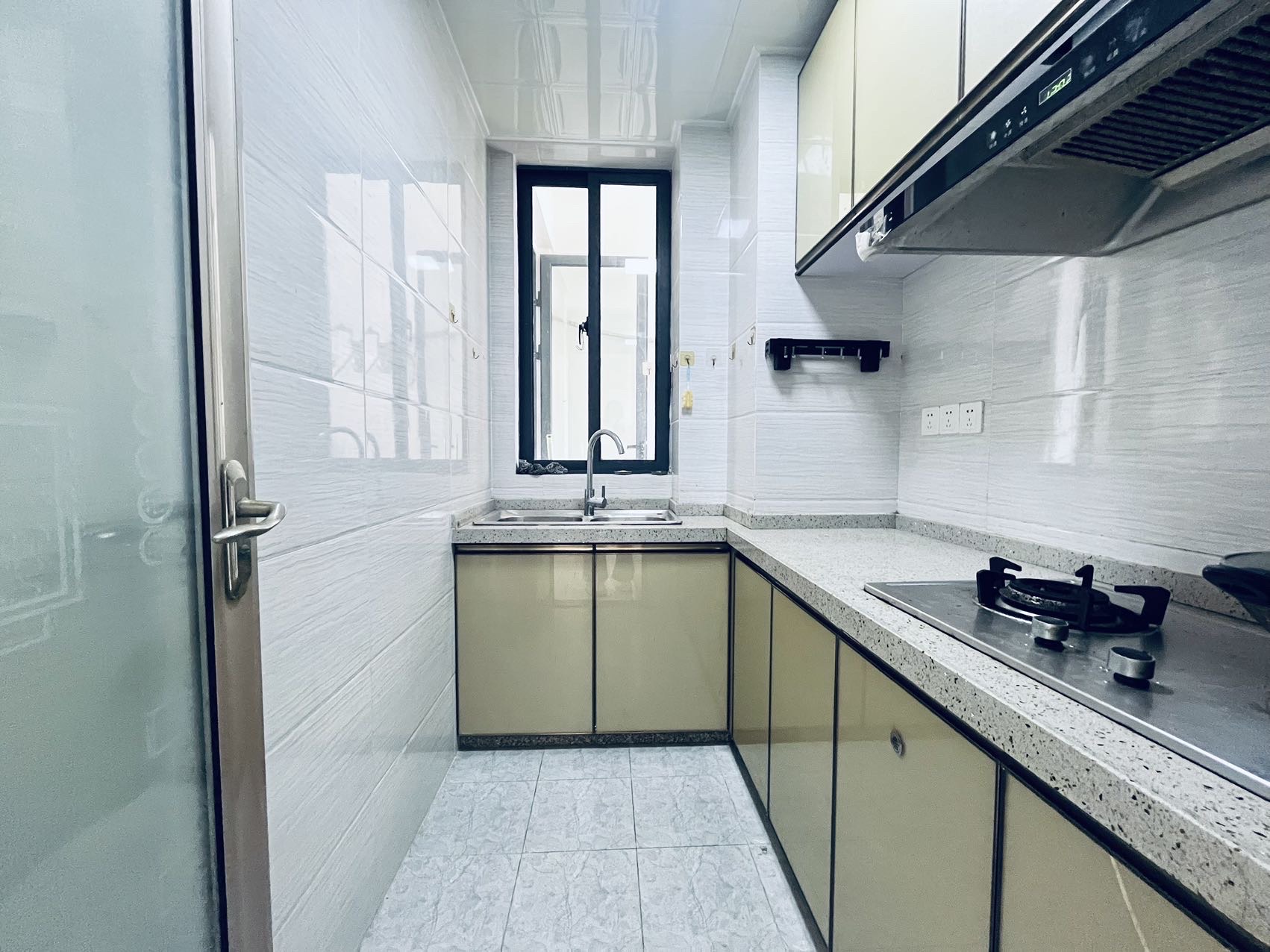 远大购物广场 1室2厅1卫 110.0万 远大购物广场 1室2厅1卫 110.0万客厅