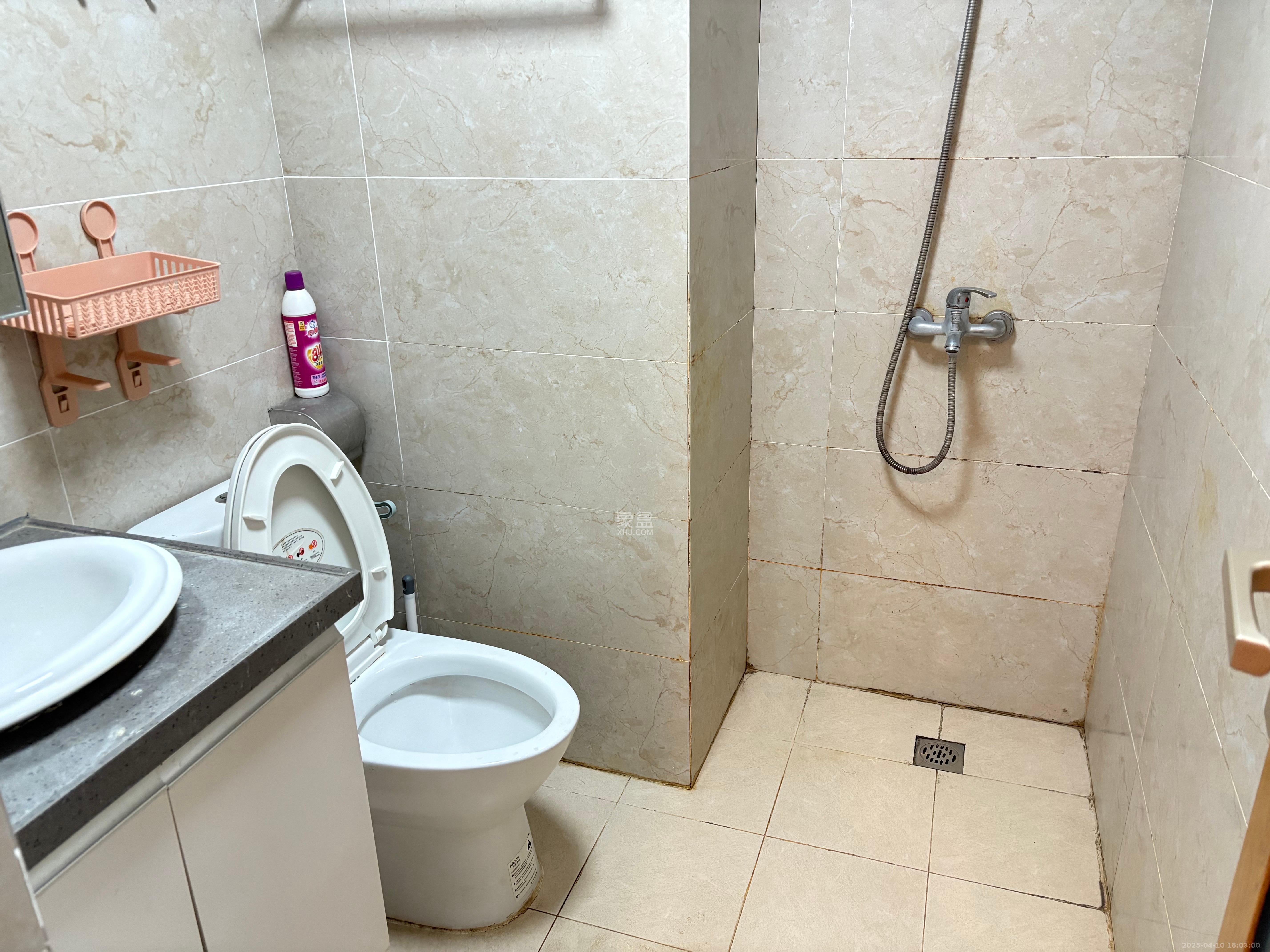 荣泰广场 1室1厅1卫 1200.0元/月 荣泰广场 1室1厅1卫 1200.0元/月室内图