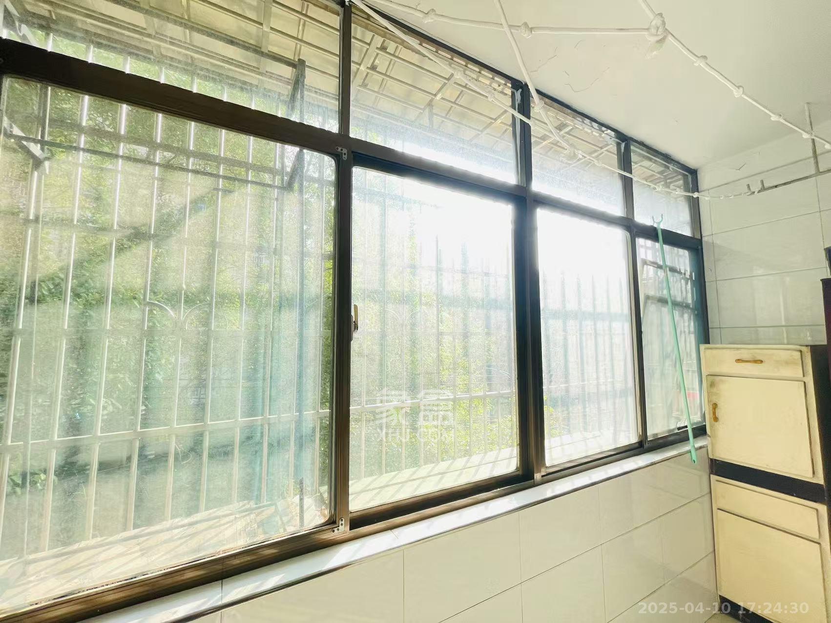 涂家冲社区（涂新小区、农商银行宿舍）  3室2厅1卫   2000.00元/月室内图