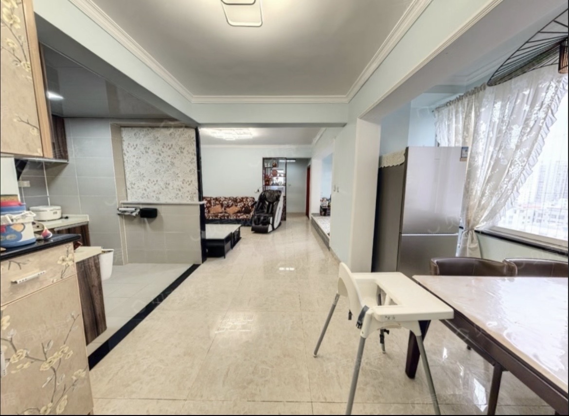 蓝水湾二期  2室2厅1卫    129.0万 蓝水湾二期  2室2厅1卫    129.0万客厅