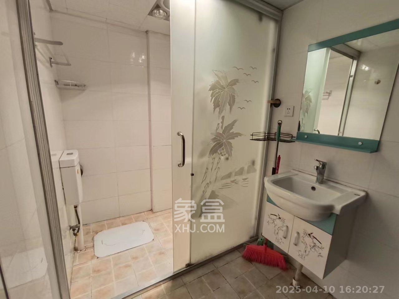 山水湾  1室1厅1卫   1300.00元/月室内图