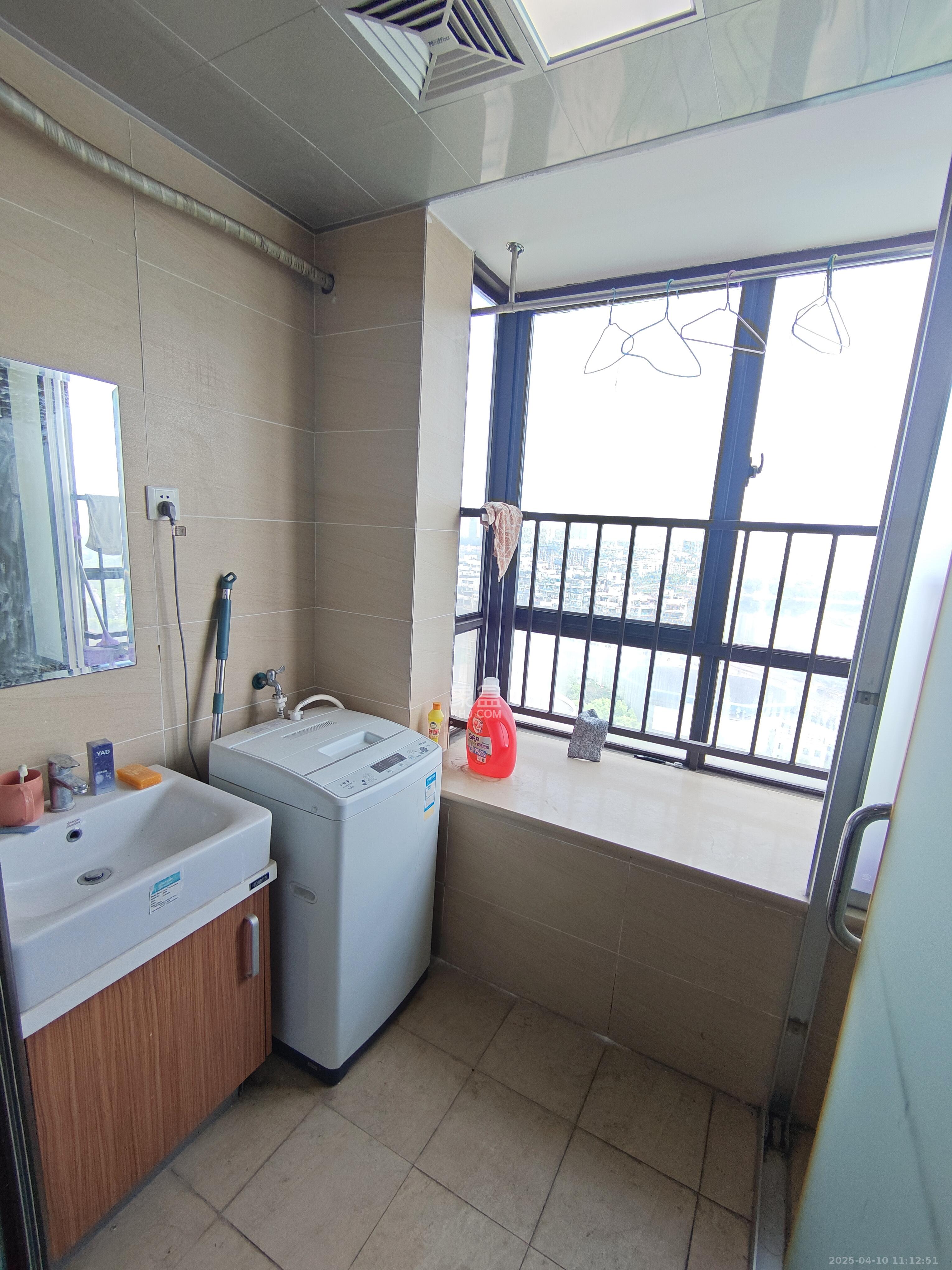 长盛上东区 1室1厅1卫 1600.0元/月 长盛上东区 1室1厅1卫 1600.0元/月室内图