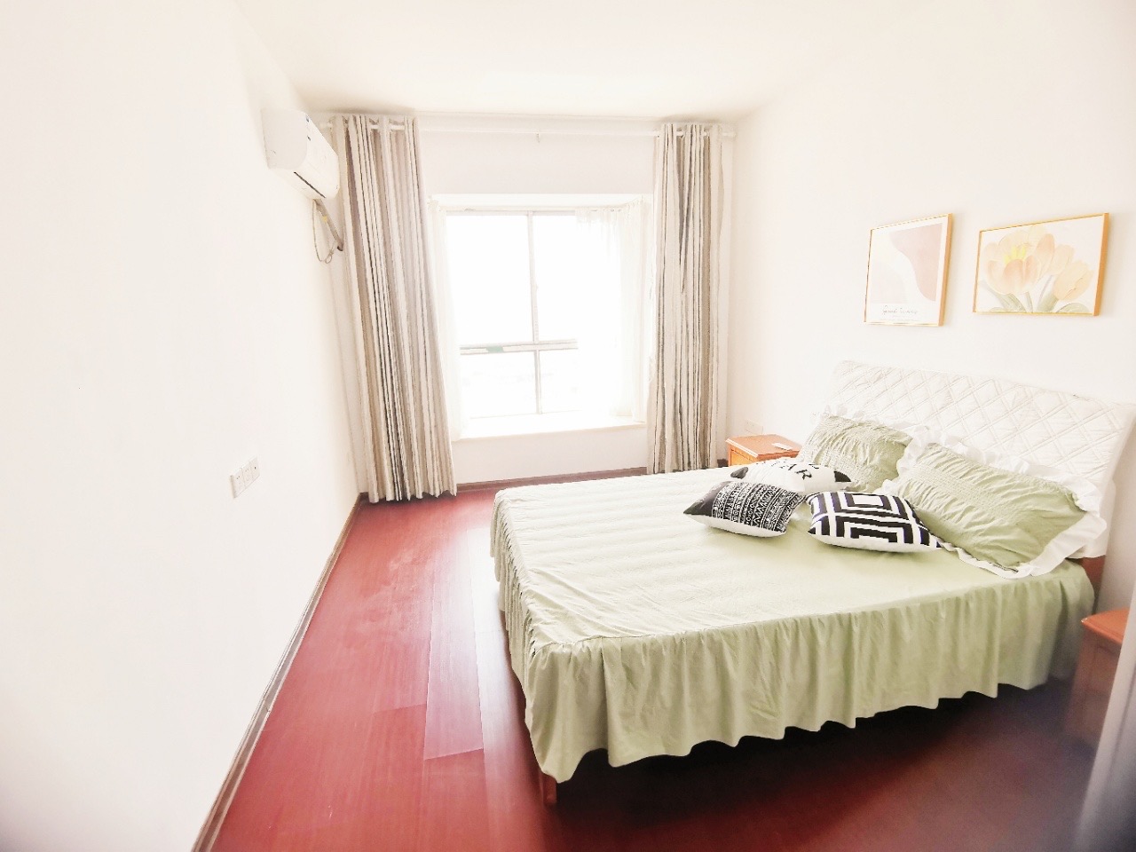 长和广场 3室2厅2卫 2500.0元/月 长和广场 3室2厅2卫 2500.0元/月室内图