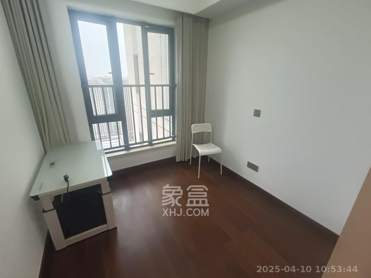 绿地长沙城际空间站（绿地新里佳苑）  4室2厅2卫   3800.00元/月室内图