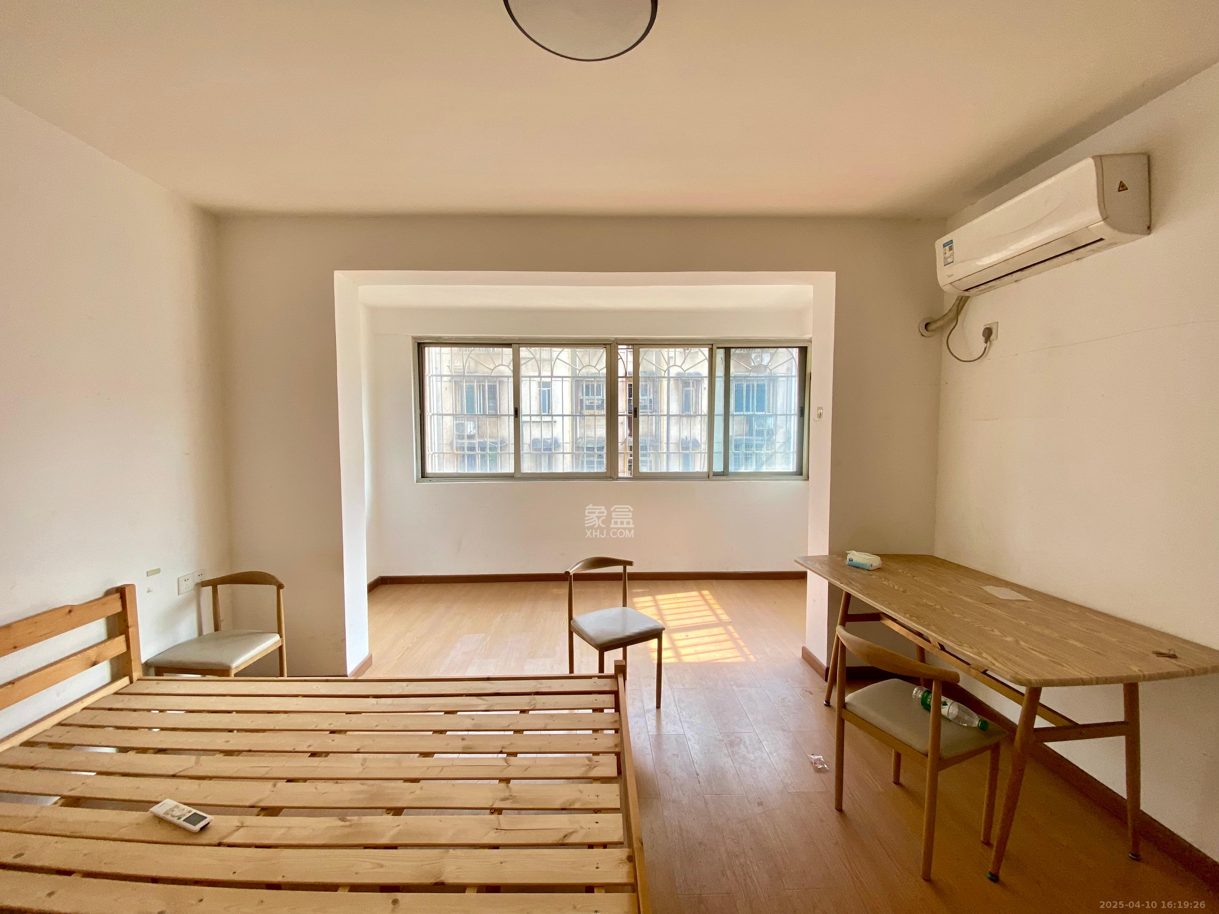 新天小区 3室2厅2卫 1600.0元/月 新天小区 3室2厅2卫 1600.0元/月室内图