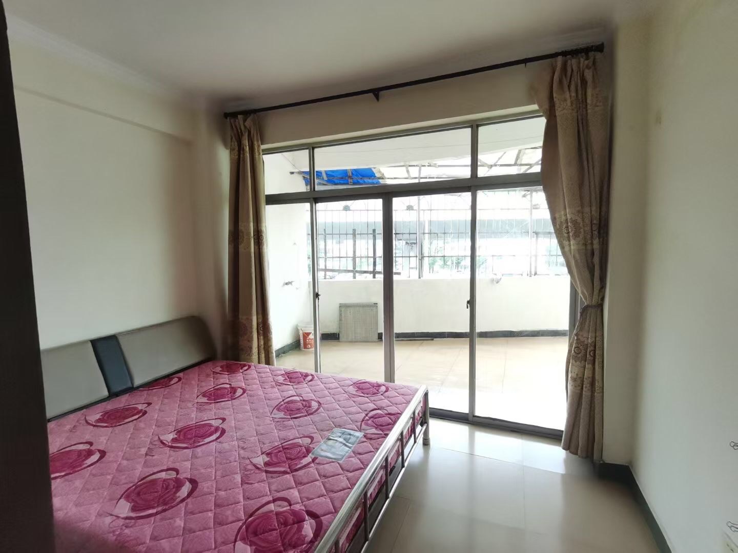 金楚小区 3室2厅1卫 98.0万 金楚小区 3室2厅1卫 98.0万客厅