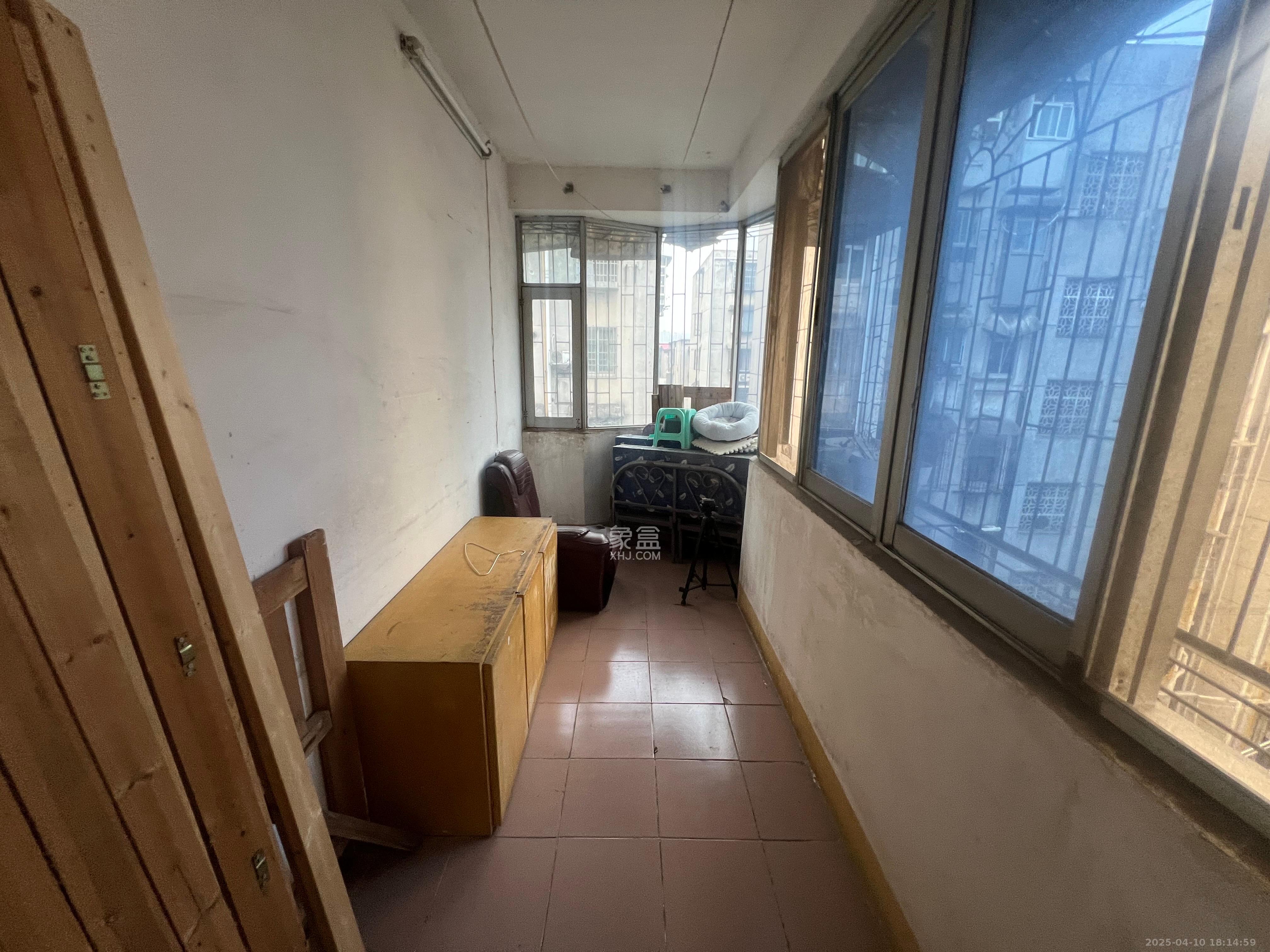 杏花苑 3室1厅1卫 1400.0元/月 杏花苑 3室1厅1卫 1400.0元/月室内图