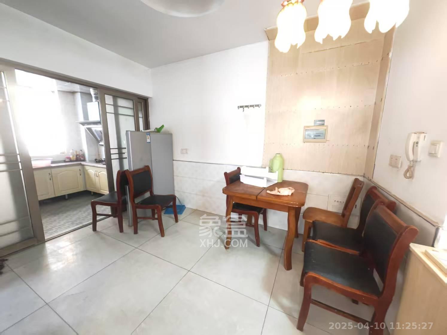 冠华槟榔园  2室2厅1卫    750.0元/月 冠华槟榔园  2室2厅1卫    750.0元/月室内图