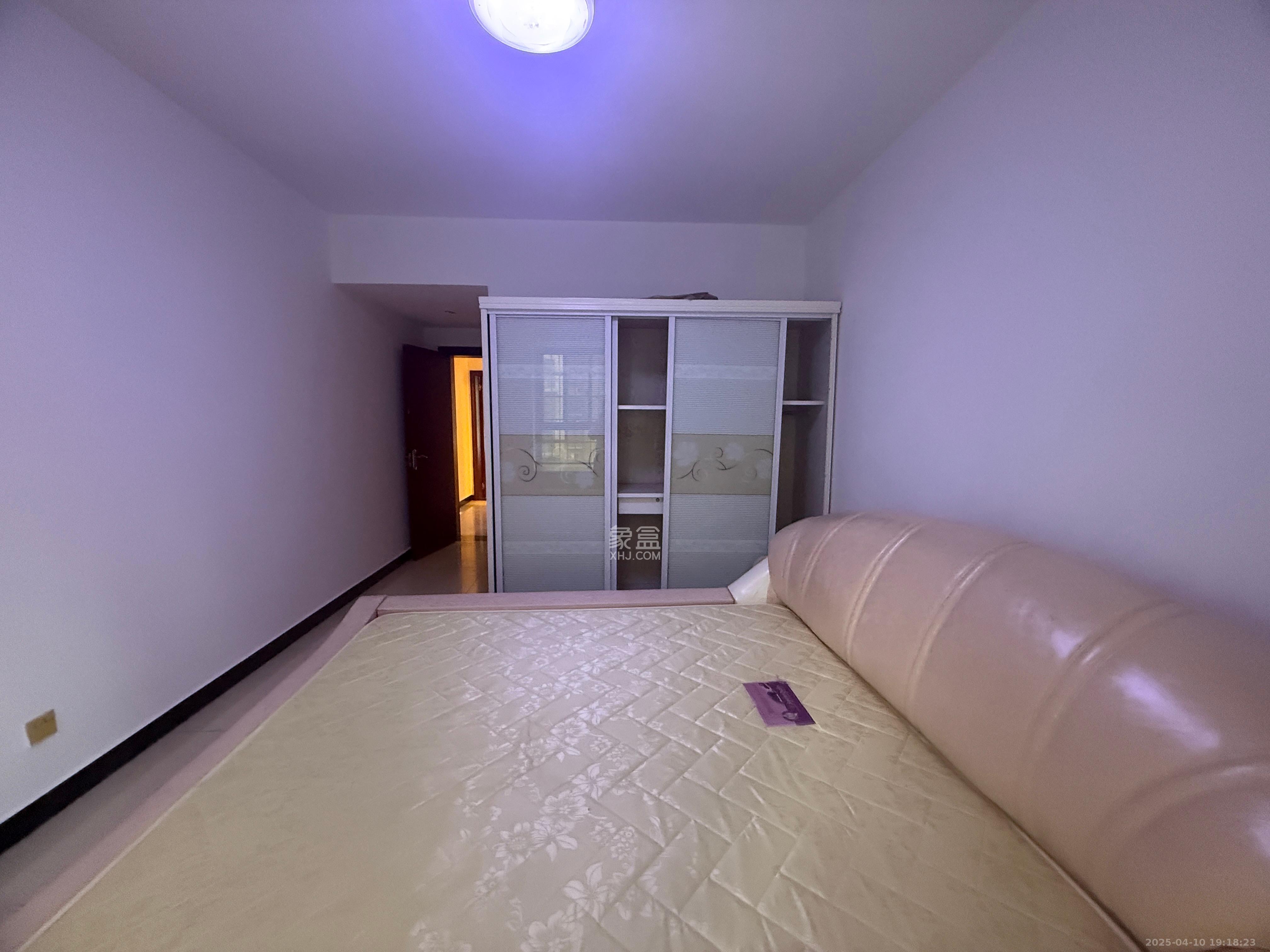 岳华嘉园 3室2厅2卫 2200.0元/月 岳华嘉园 3室2厅2卫 2200.0元/月室内图