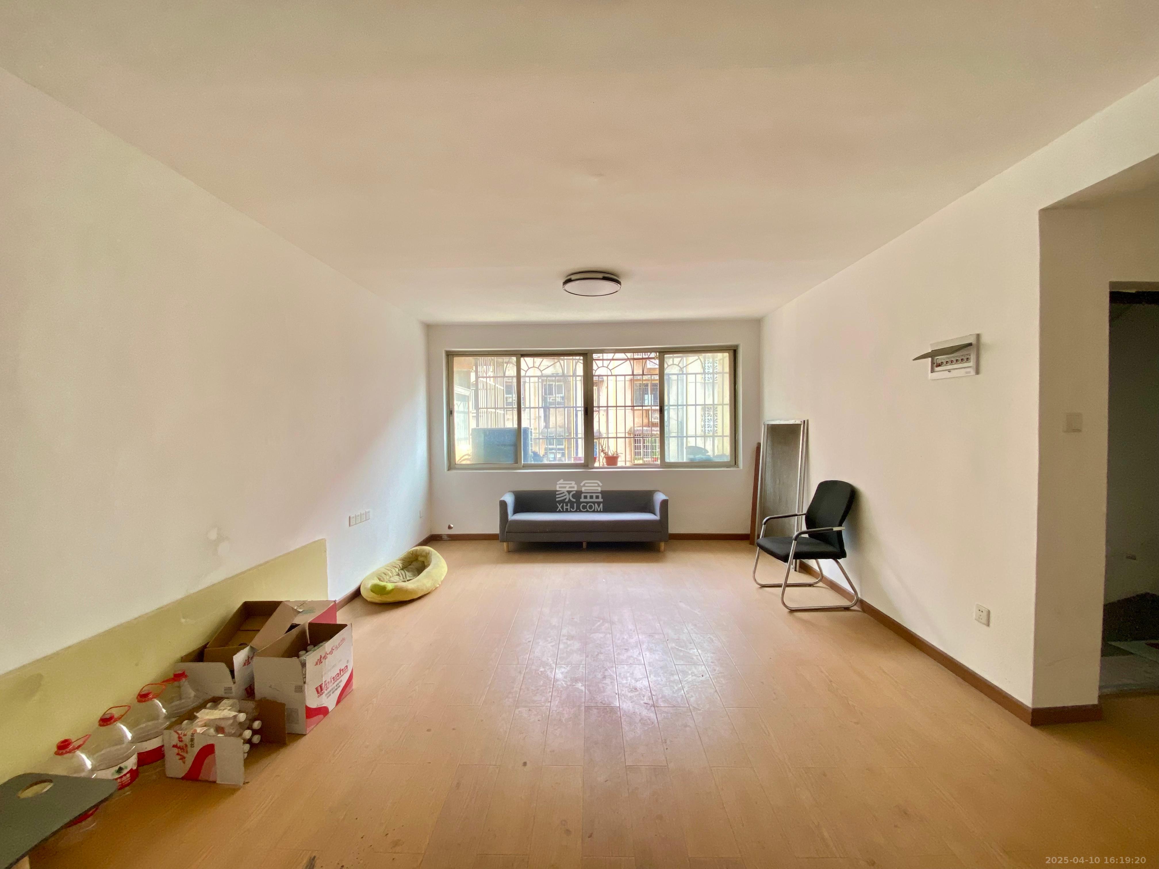 新天小区 3室2厅2卫 1600.0元/月 新天小区 3室2厅2卫 1600.0元/月室内图